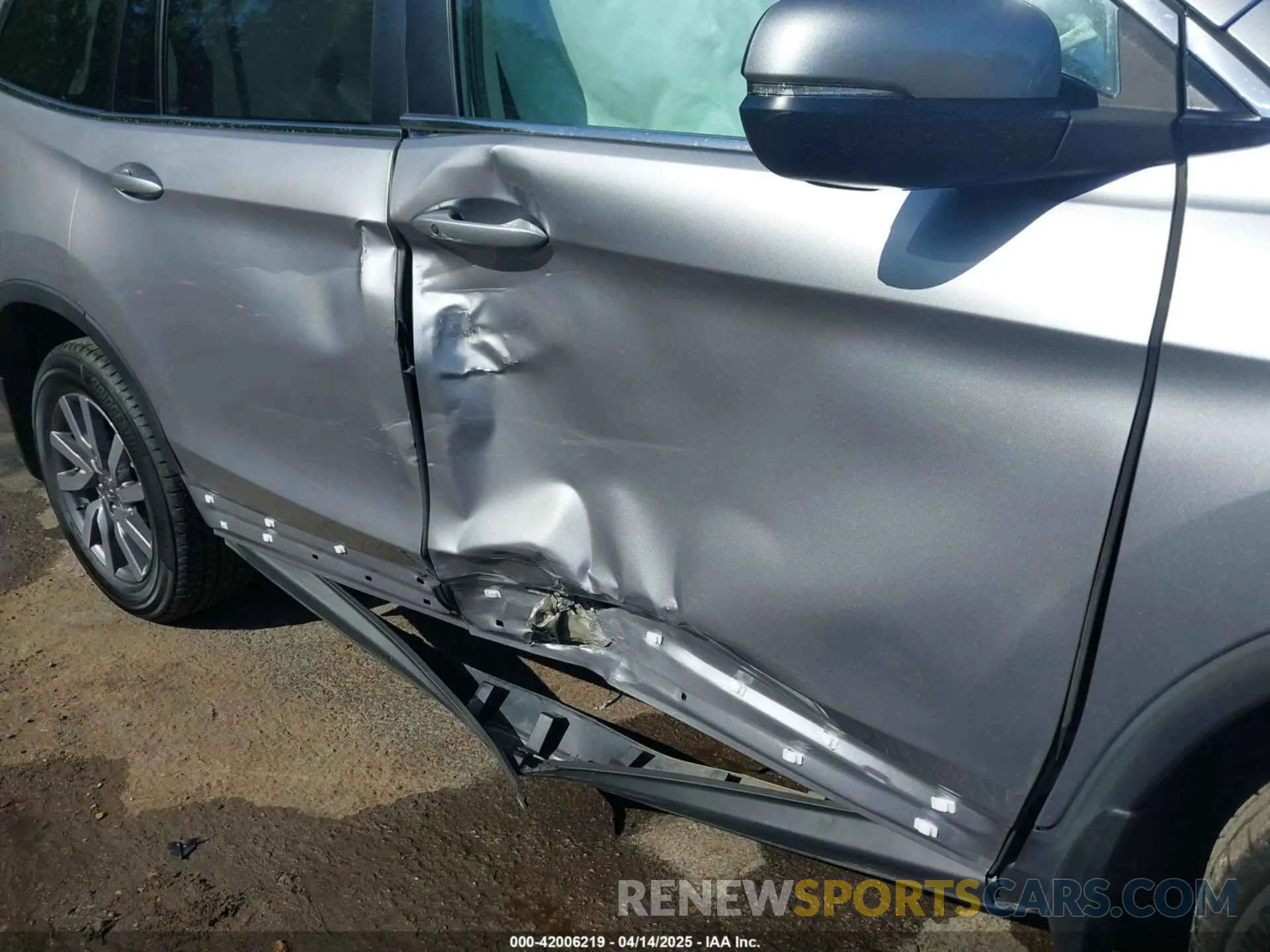 18 Photograph of a damaged car 5FNYF5H58LB028410 HONDA PILOT 2020