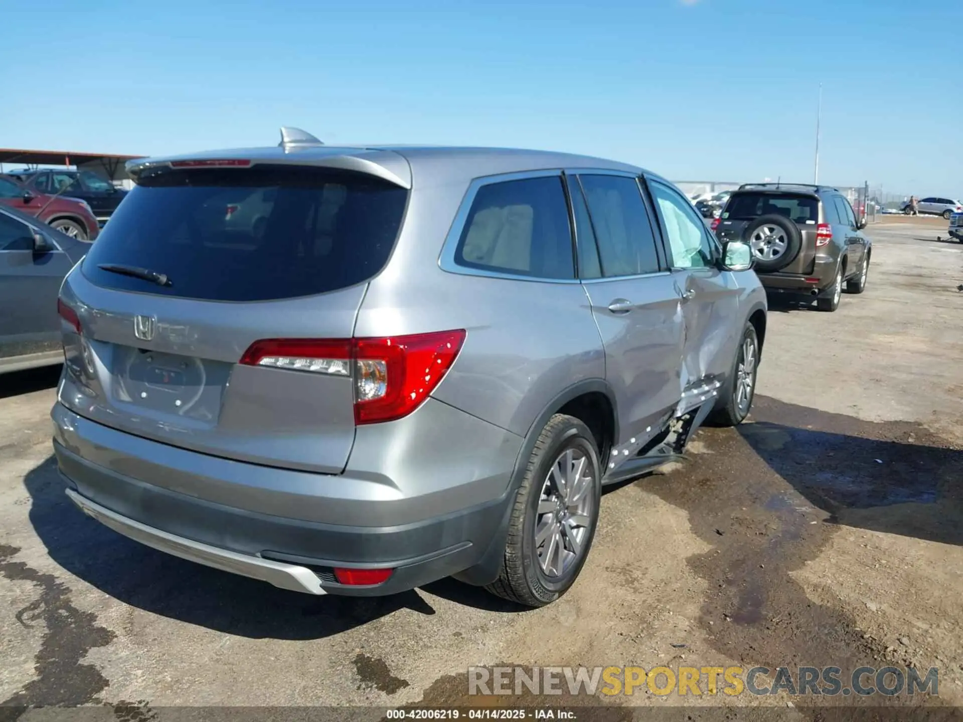 4 Photograph of a damaged car 5FNYF5H58LB028410 HONDA PILOT 2020