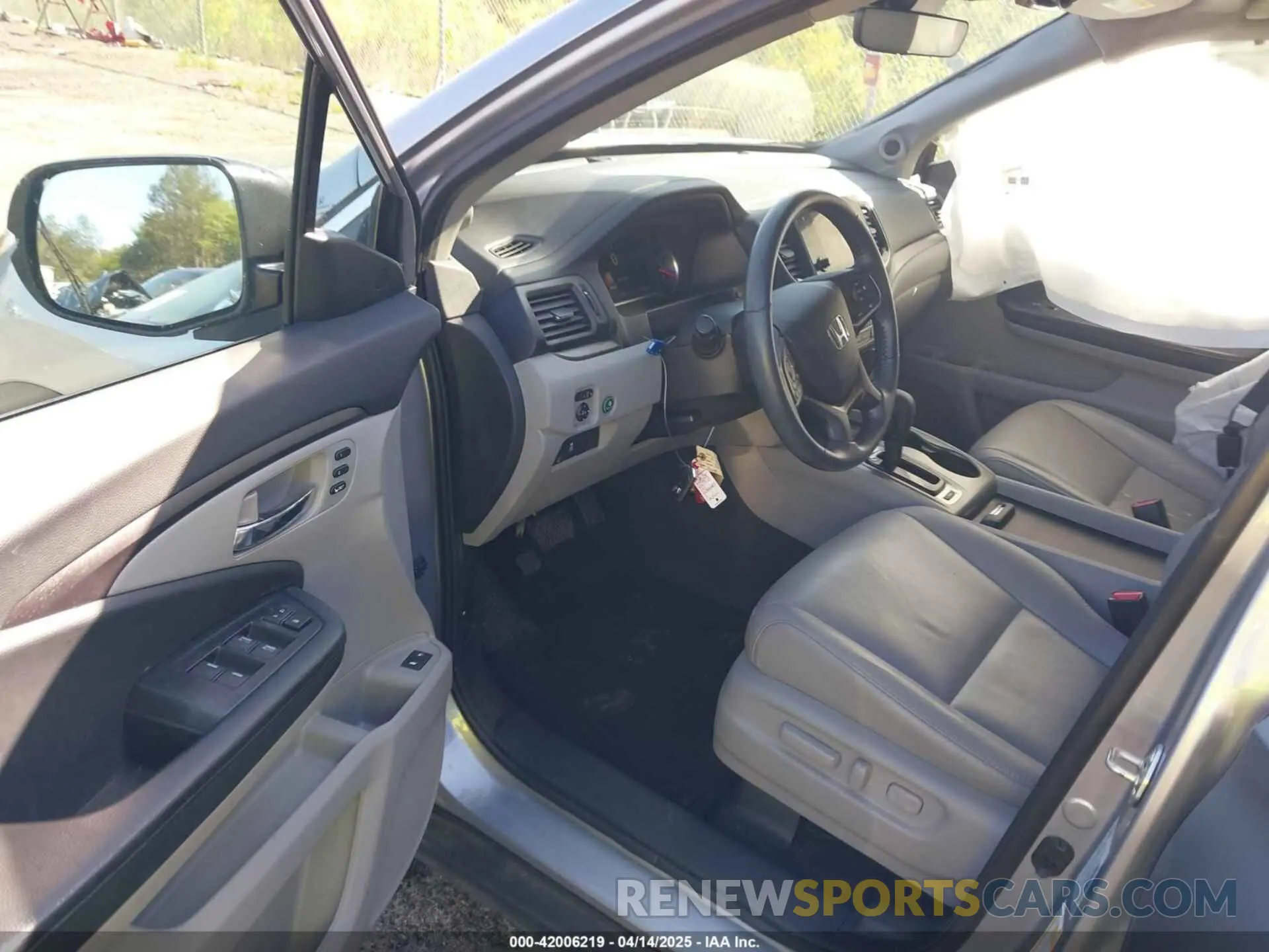 5 Photograph of a damaged car 5FNYF5H58LB028410 HONDA PILOT 2020