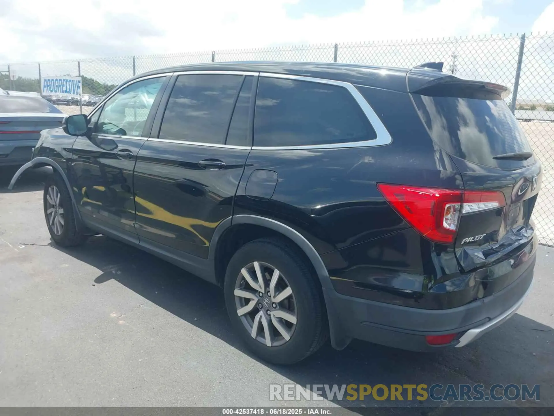 3 Photograph of a damaged car 5FNYF5H59LB006867 HONDA PILOT 2020
