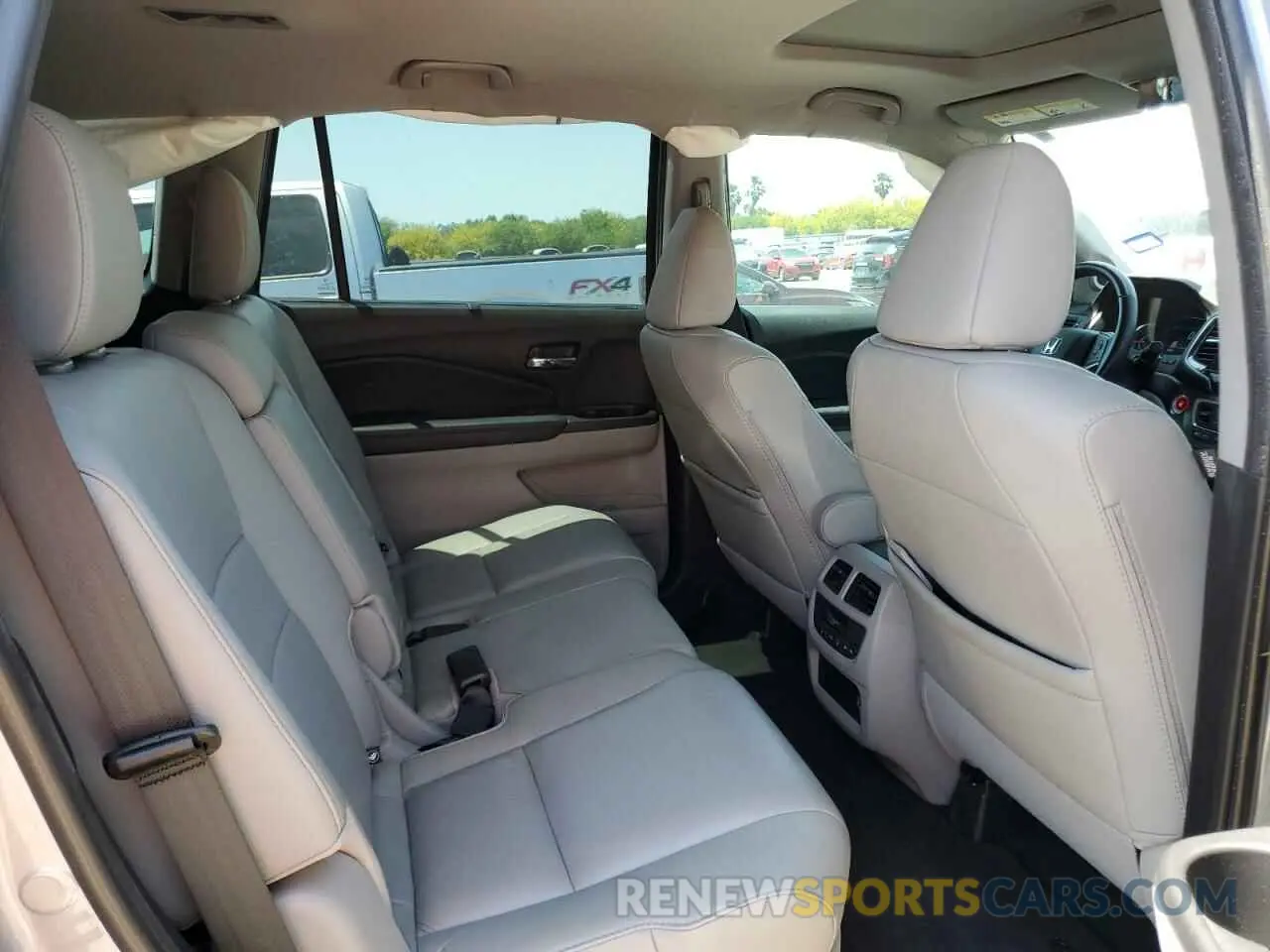11 Photograph of a damaged car 5FNYF5H59LB010398 HONDA PILOT 2020
