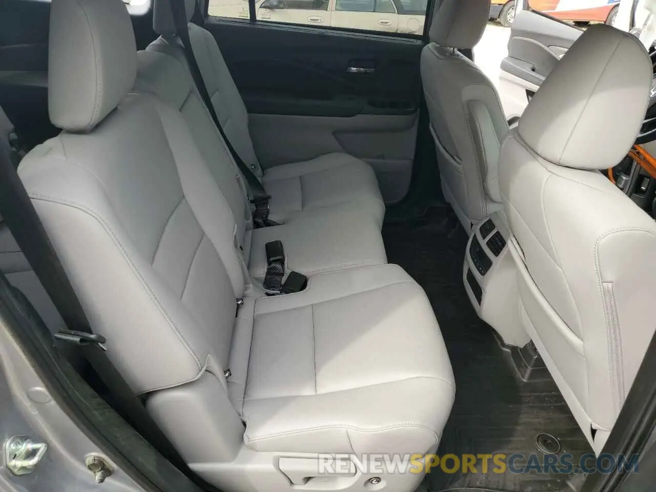 11 Photograph of a damaged car 5FNYF5H59LB020770 HONDA PILOT 2020