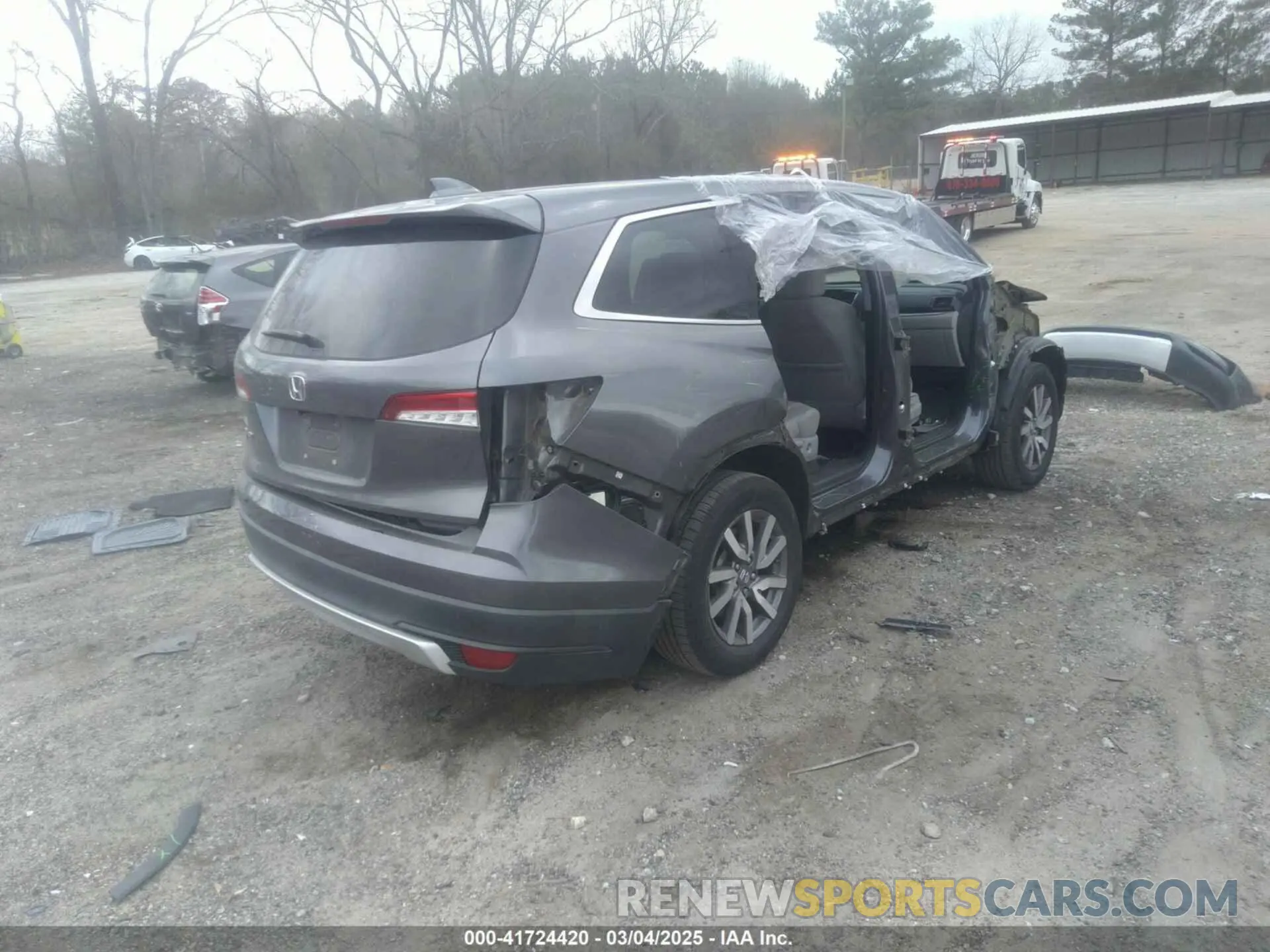 4 Photograph of a damaged car 5FNYF5H59LB023572 HONDA PILOT 2020