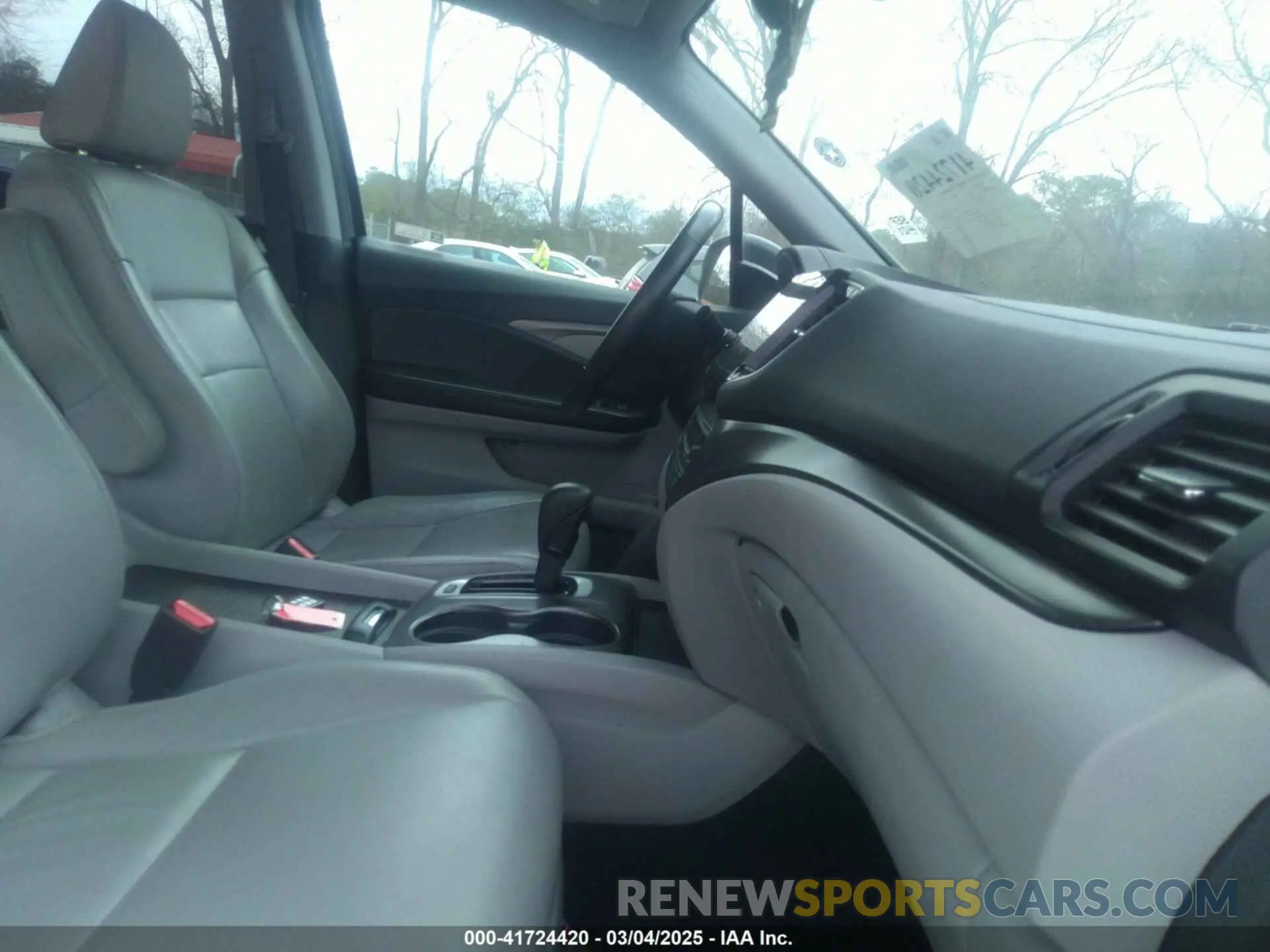 5 Photograph of a damaged car 5FNYF5H59LB023572 HONDA PILOT 2020