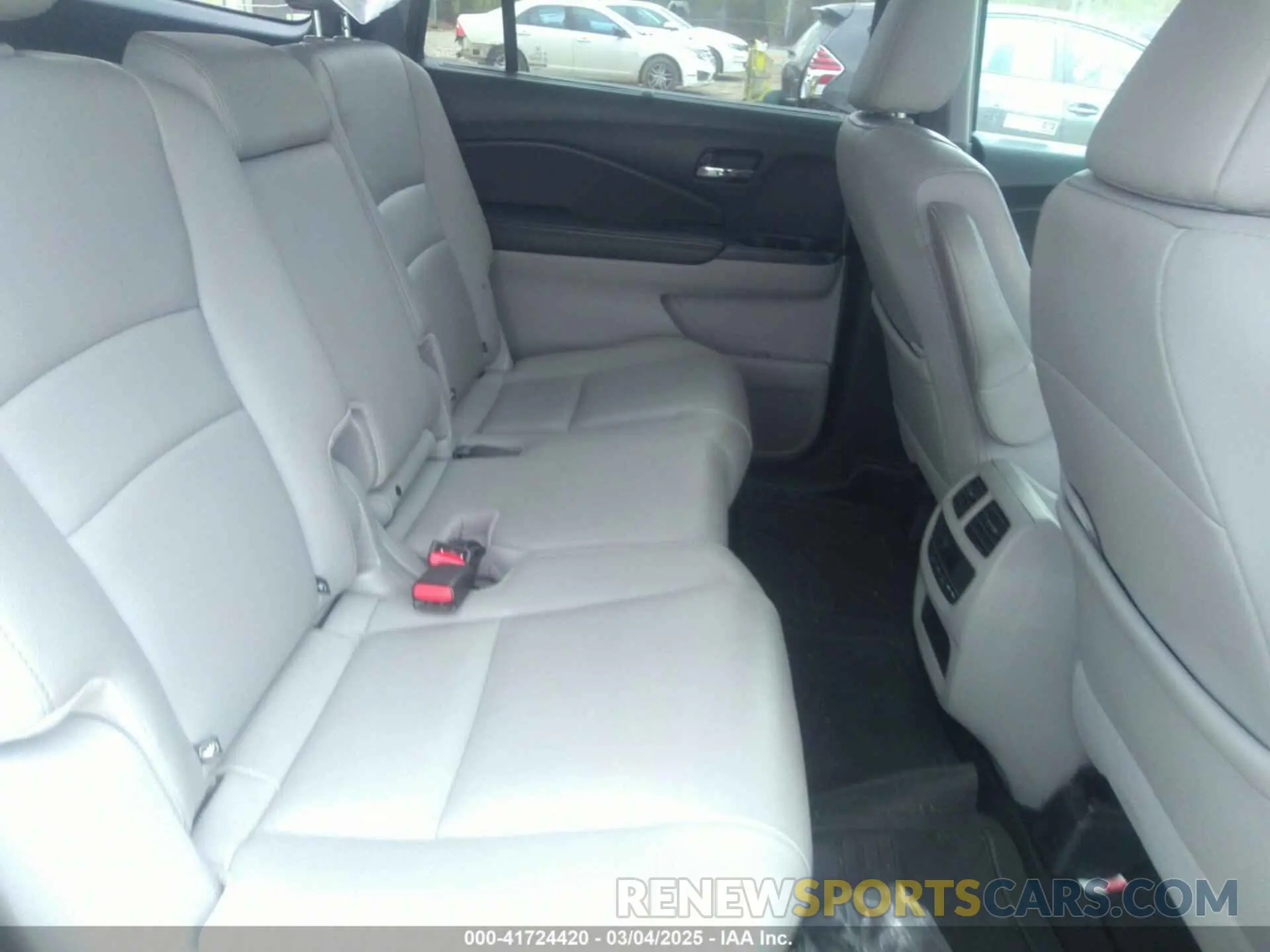8 Photograph of a damaged car 5FNYF5H59LB023572 HONDA PILOT 2020