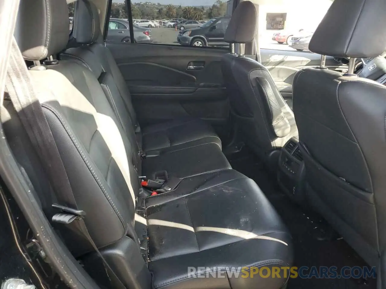 11 Photograph of a damaged car 5FNYF5H5XLB011429 HONDA PILOT 2020
