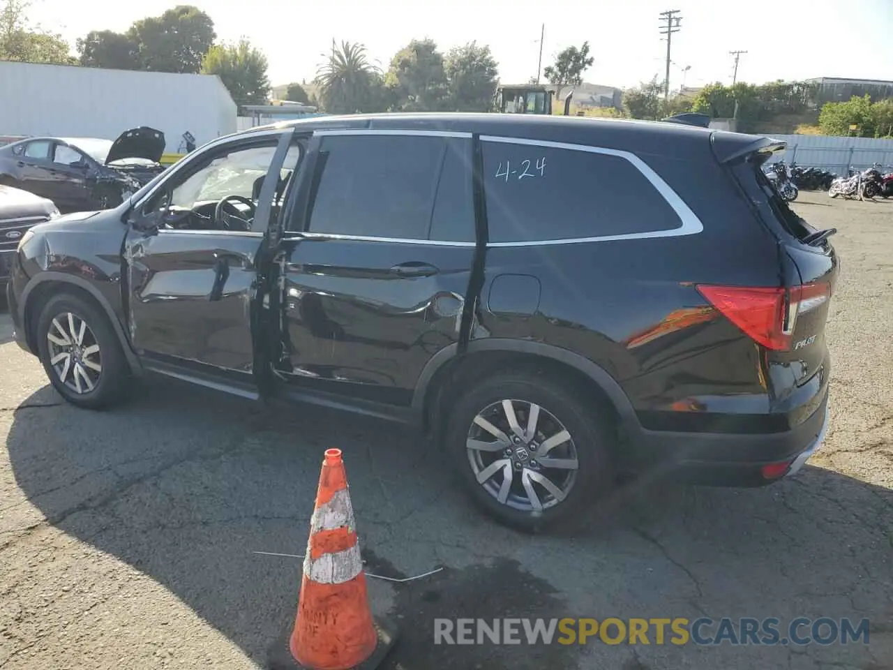 2 Photograph of a damaged car 5FNYF5H5XLB011429 HONDA PILOT 2020