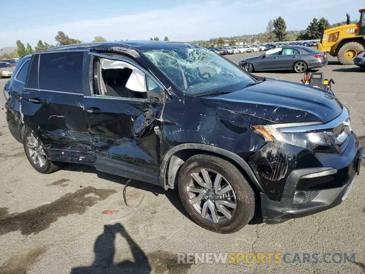 4 Photograph of a damaged car 5FNYF5H5XLB011429 HONDA PILOT 2020