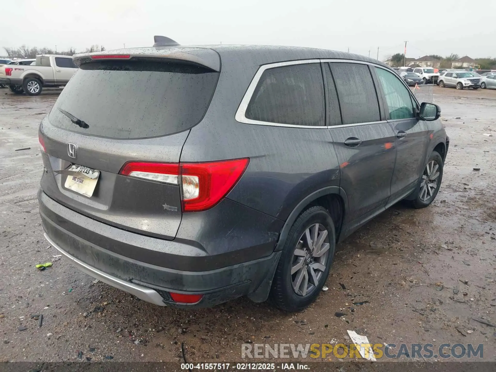 4 Photograph of a damaged car 5FNYF5H5XLB017103 HONDA PILOT 2020
