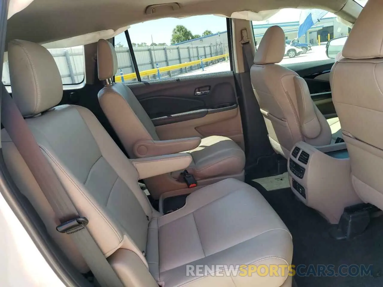 11 Photograph of a damaged car 5FNYF5H60LB012291 HONDA PILOT 2020