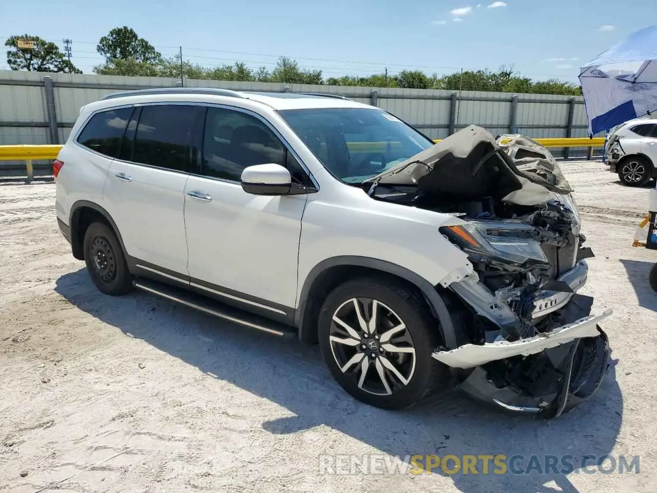 4 Photograph of a damaged car 5FNYF5H60LB012291 HONDA PILOT 2020