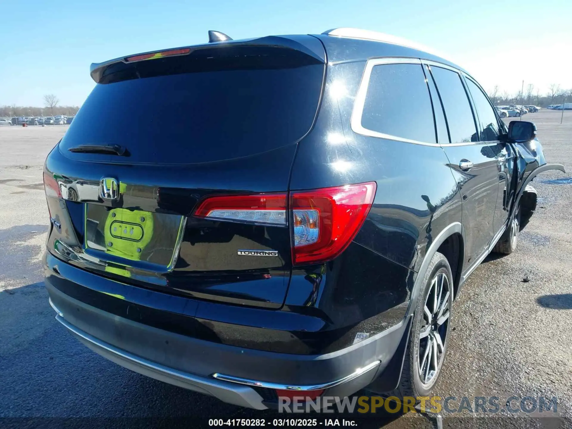 4 Photograph of a damaged car 5FNYF5H64LB006073 HONDA PILOT 2020