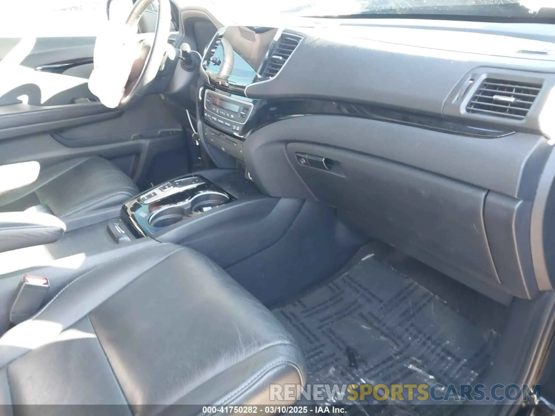 5 Photograph of a damaged car 5FNYF5H64LB006073 HONDA PILOT 2020
