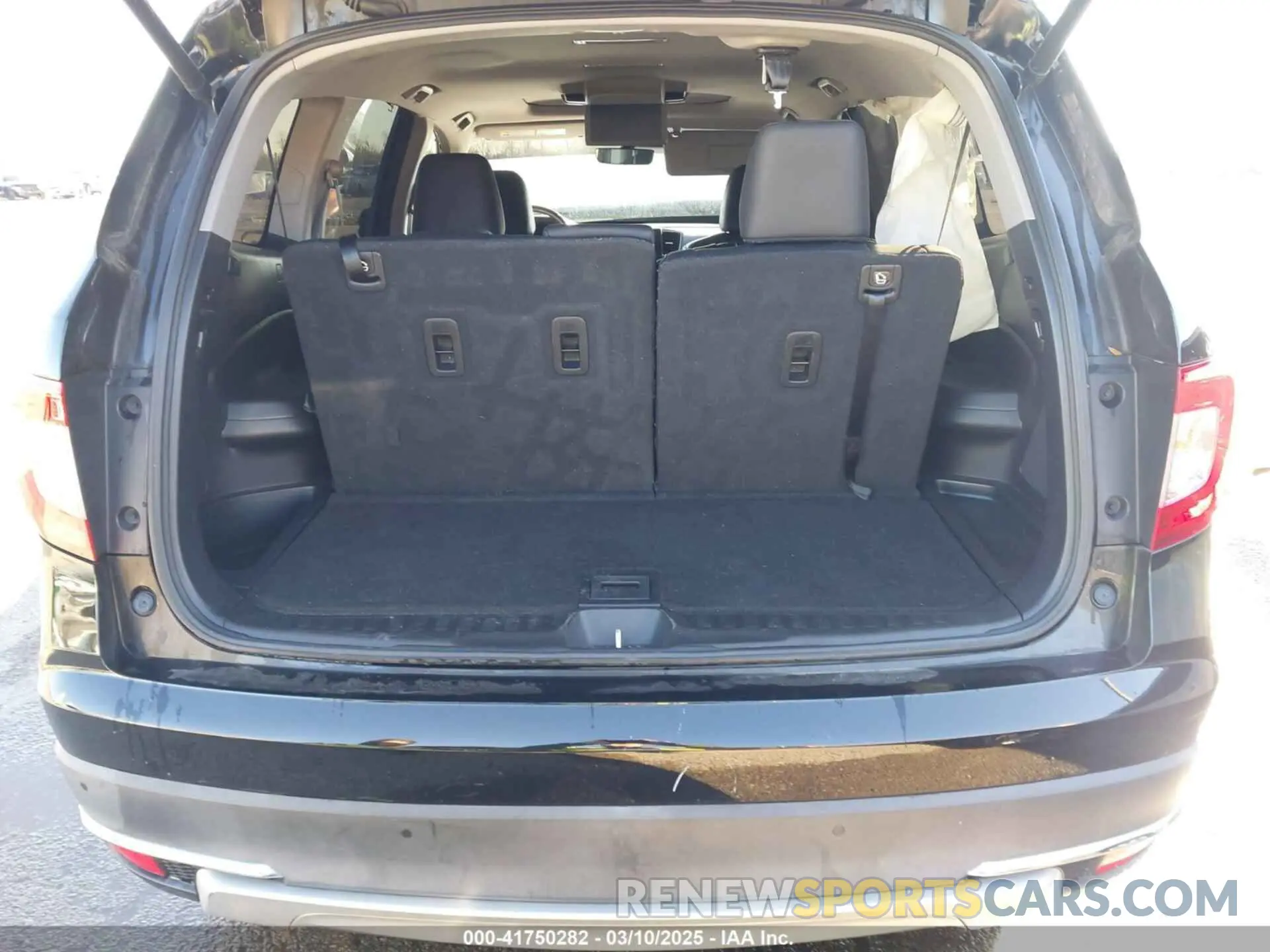 8 Photograph of a damaged car 5FNYF5H64LB006073 HONDA PILOT 2020
