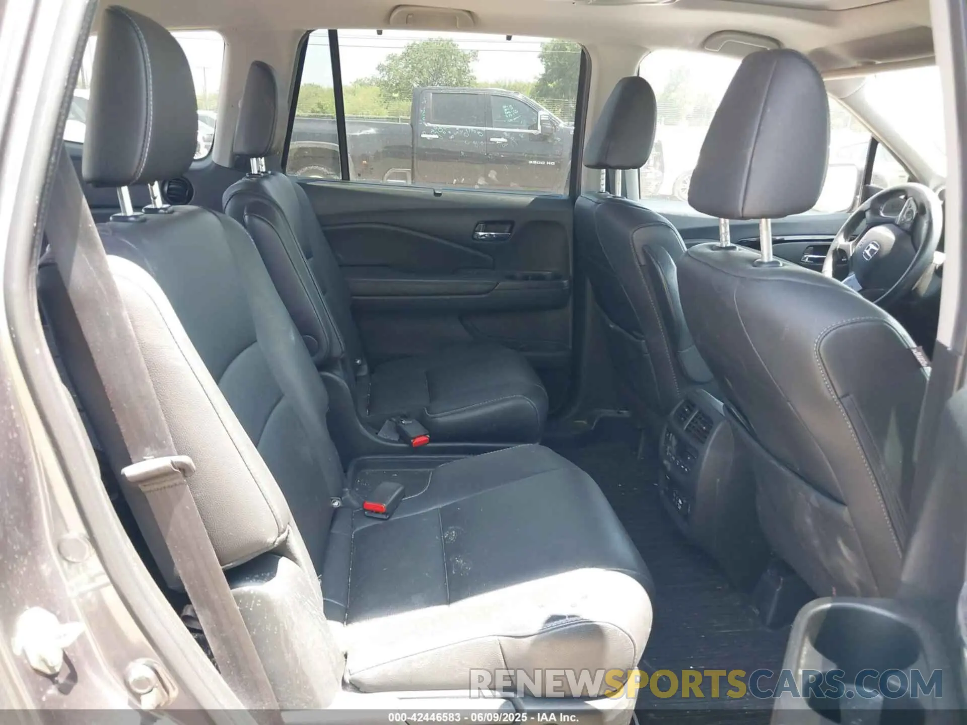 8 Photograph of a damaged car 5FNYF5H67LB021621 HONDA PILOT 2020