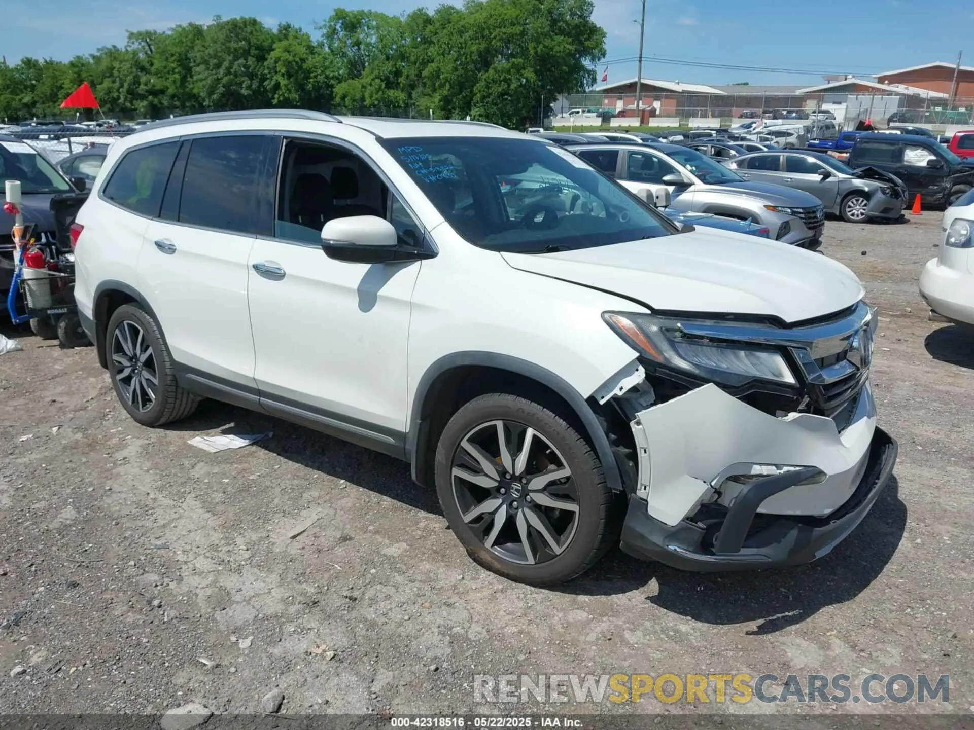 1 Photograph of a damaged car 5FNYF5H69LB000835 HONDA PILOT 2020