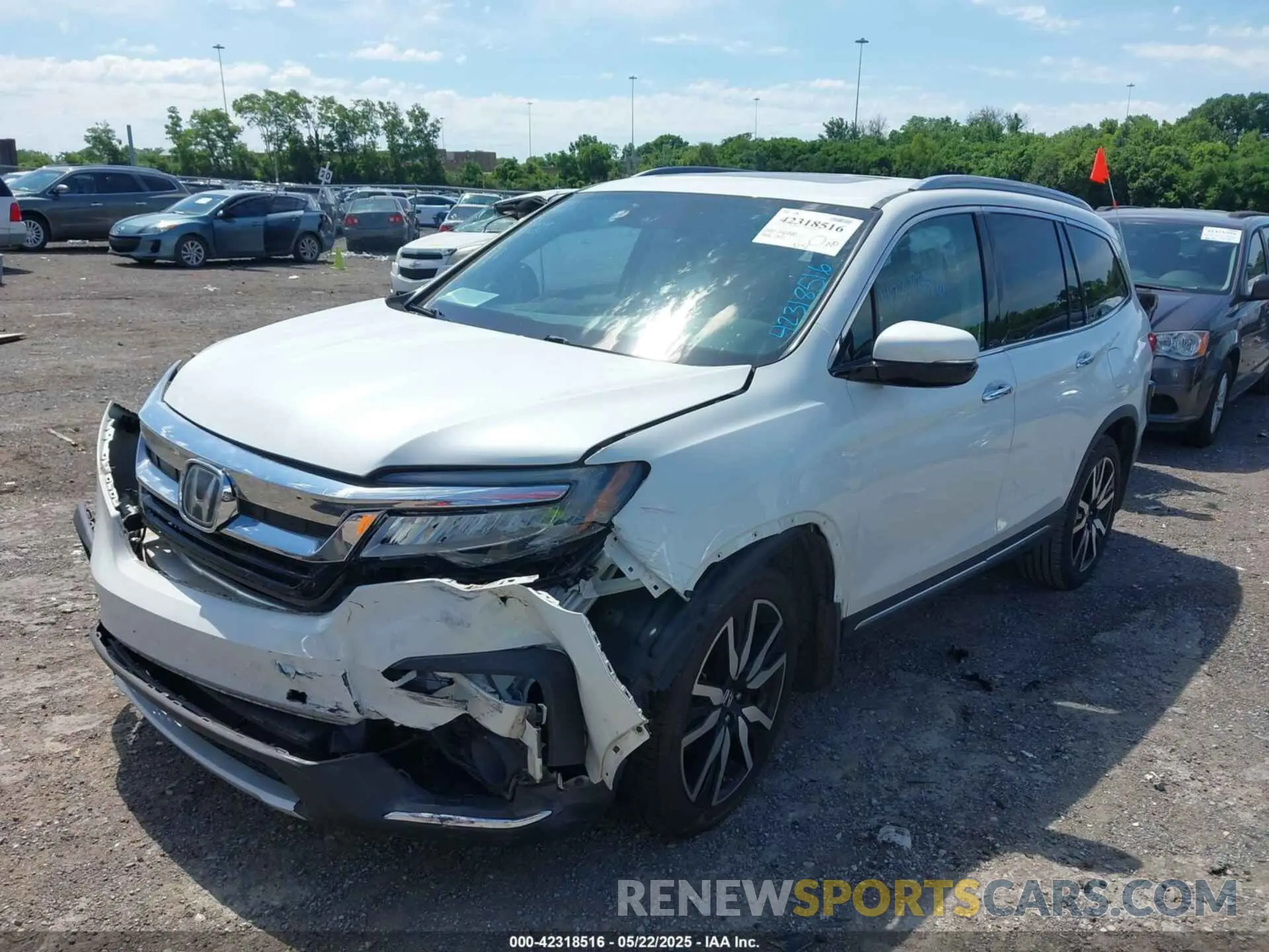16 Photograph of a damaged car 5FNYF5H69LB000835 HONDA PILOT 2020