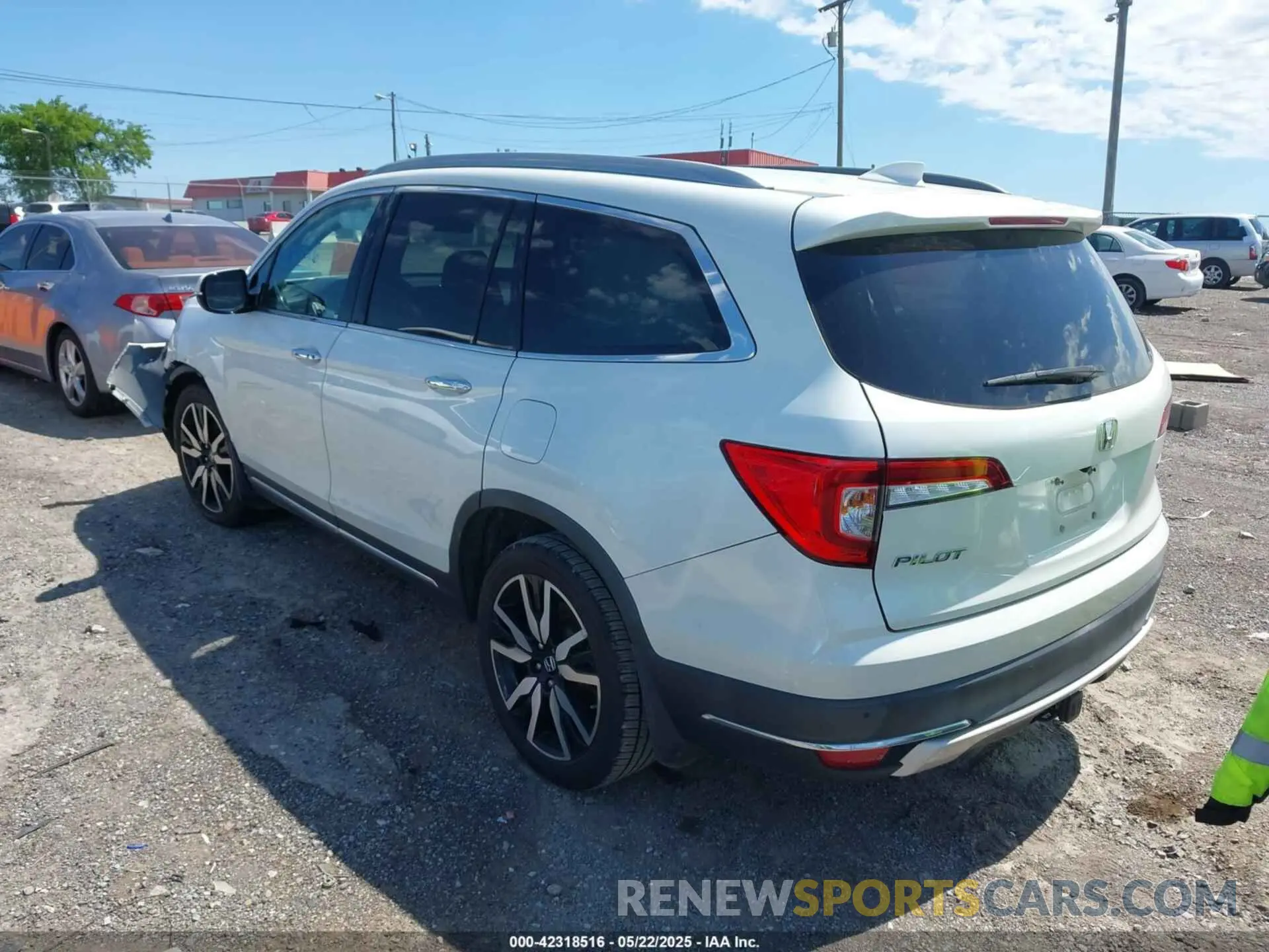 3 Photograph of a damaged car 5FNYF5H69LB000835 HONDA PILOT 2020
