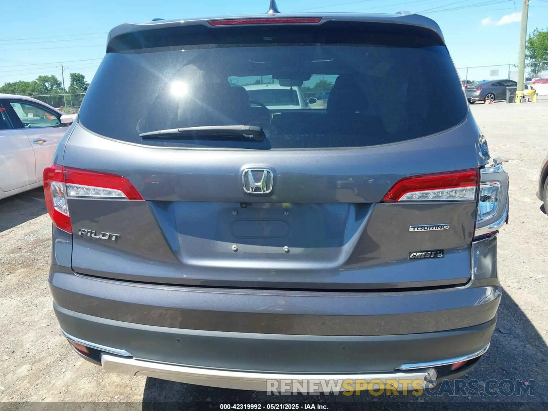 16 Photograph of a damaged car 5FNYF5H69LB015626 HONDA PILOT 2020