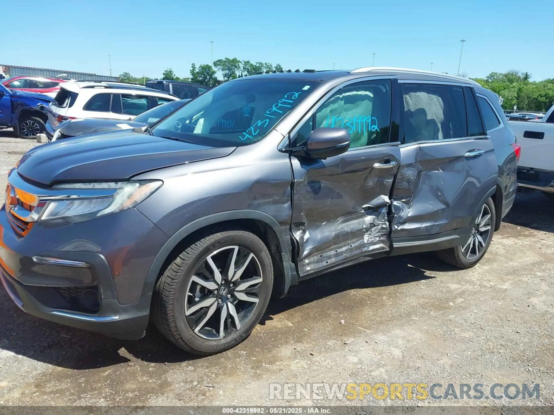 2 Photograph of a damaged car 5FNYF5H69LB015626 HONDA PILOT 2020