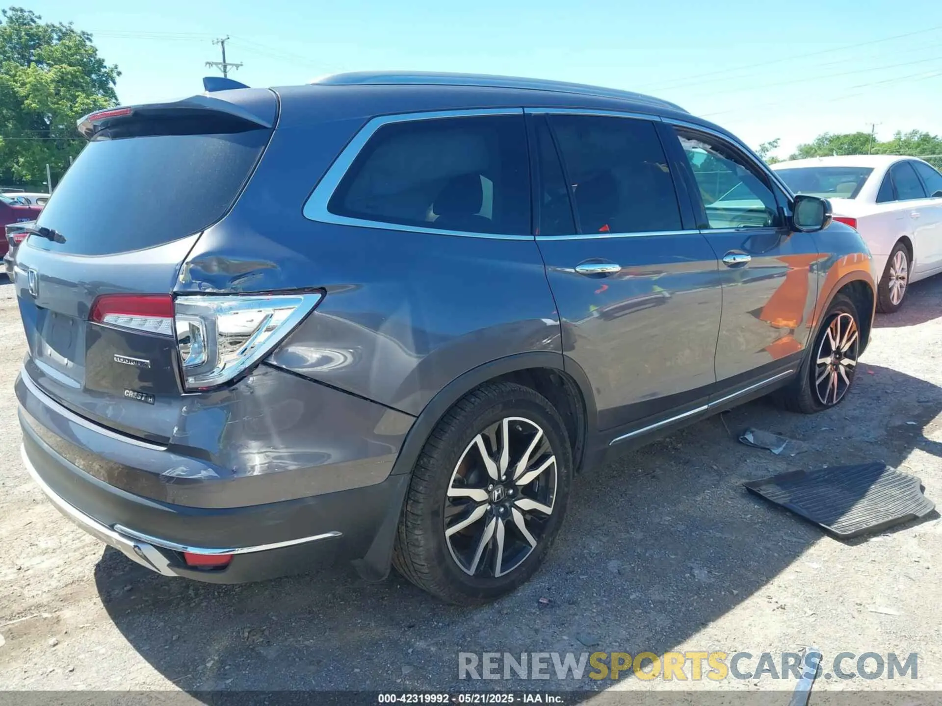 4 Photograph of a damaged car 5FNYF5H69LB015626 HONDA PILOT 2020