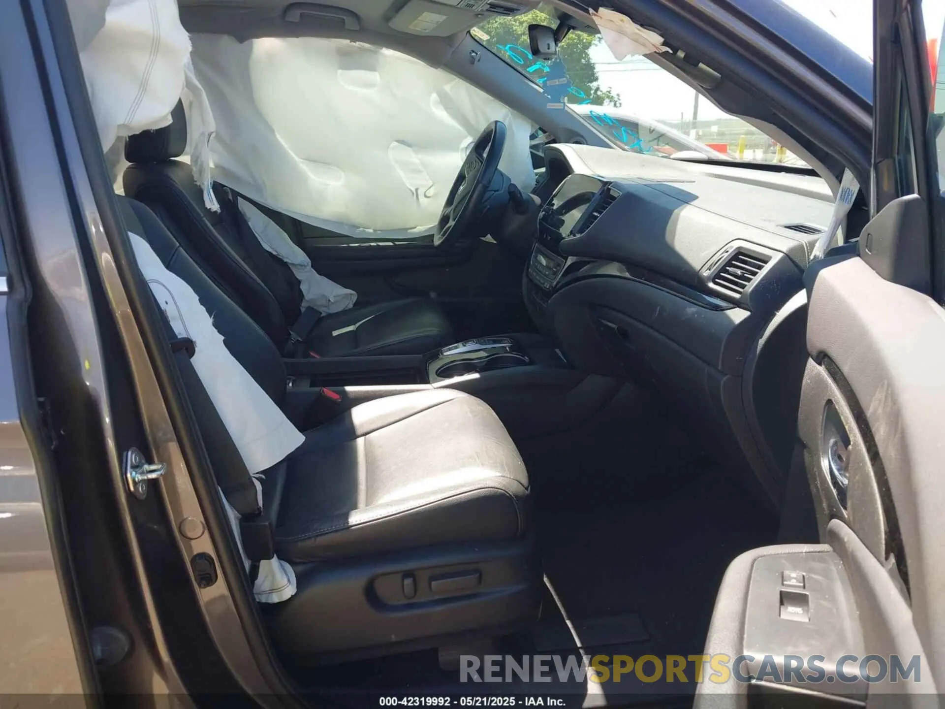 5 Photograph of a damaged car 5FNYF5H69LB015626 HONDA PILOT 2020