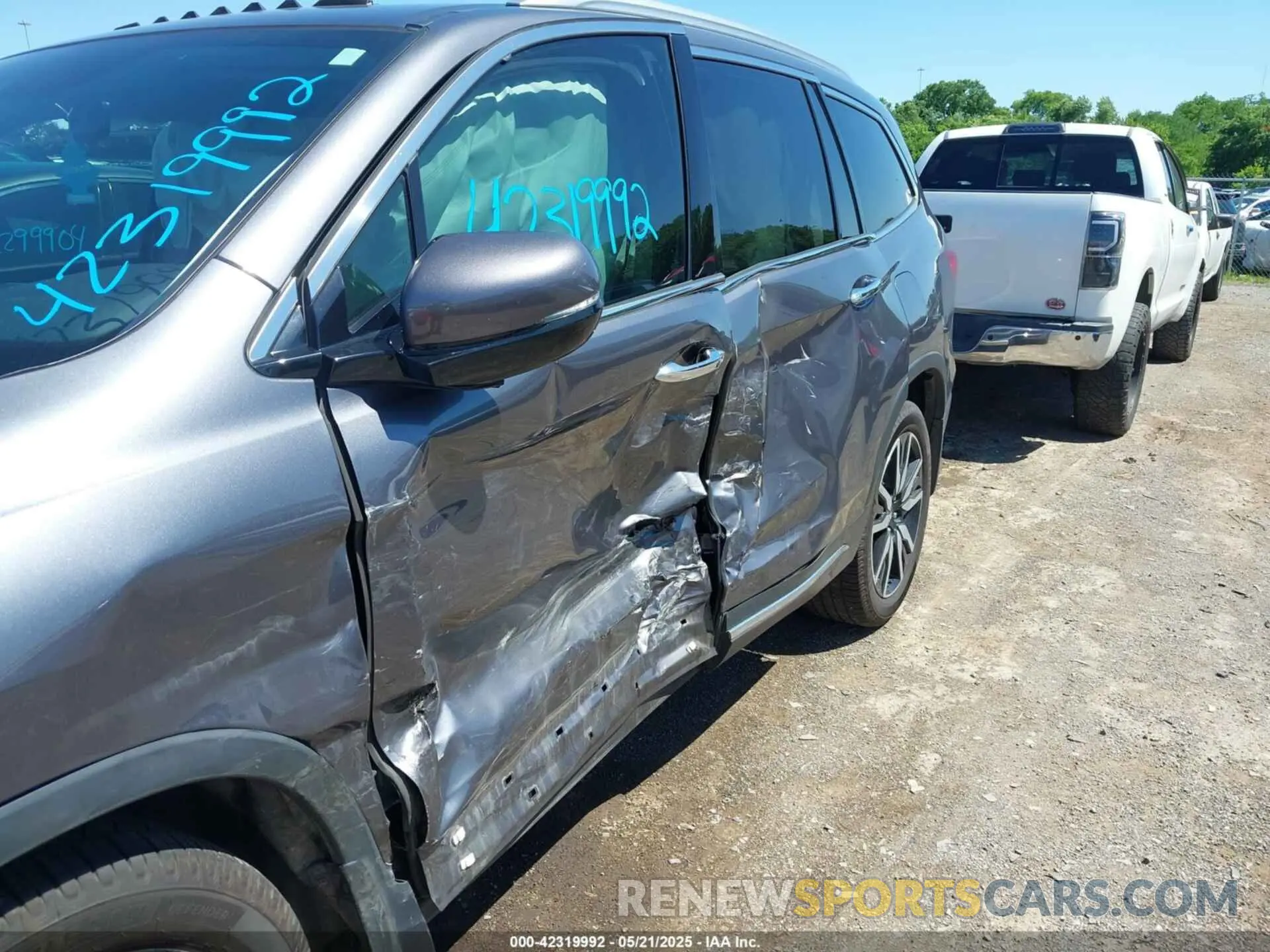 6 Photograph of a damaged car 5FNYF5H69LB015626 HONDA PILOT 2020