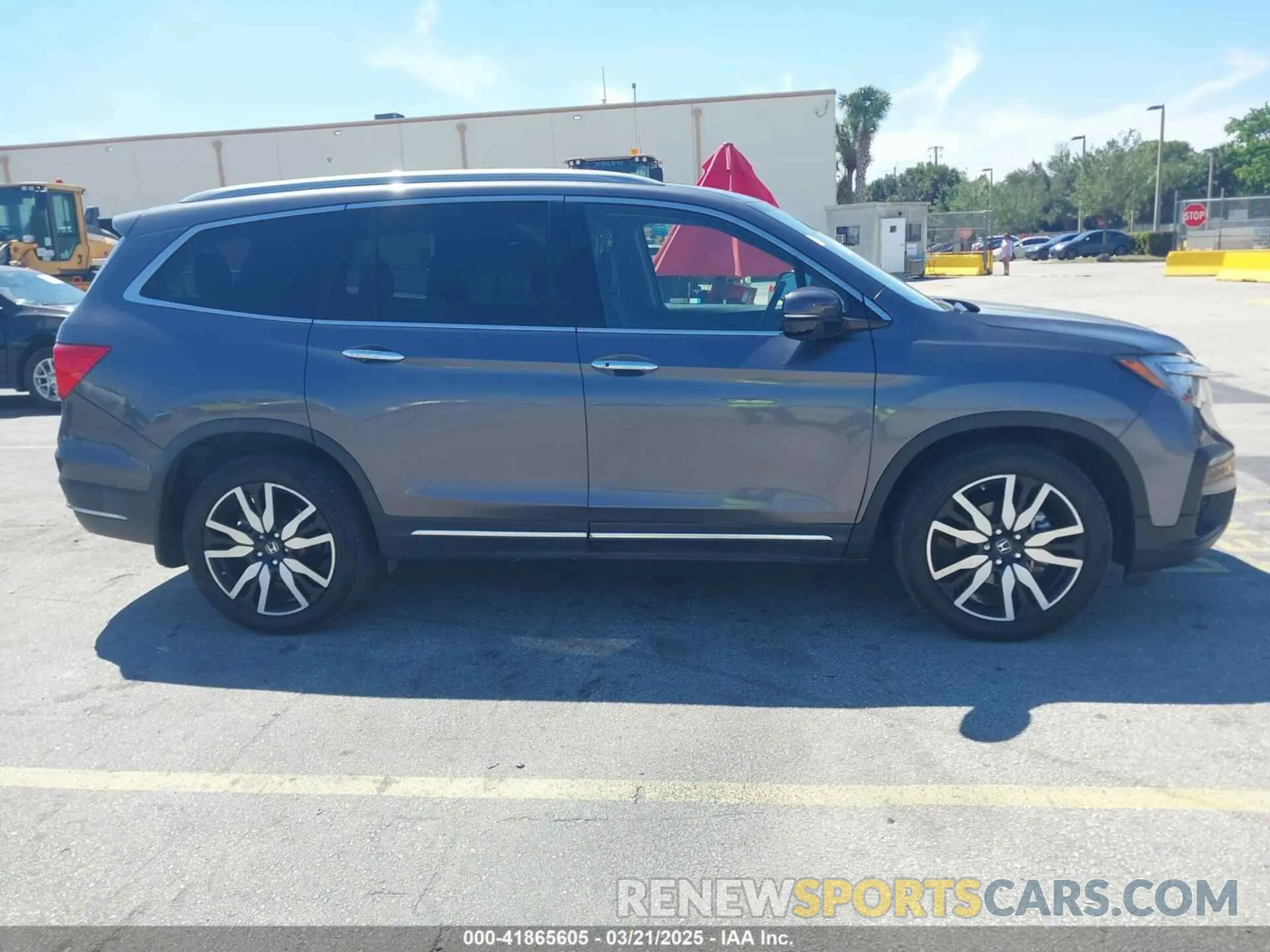 13 Photograph of a damaged car 5FNYF5H90LB000801 HONDA PILOT 2020