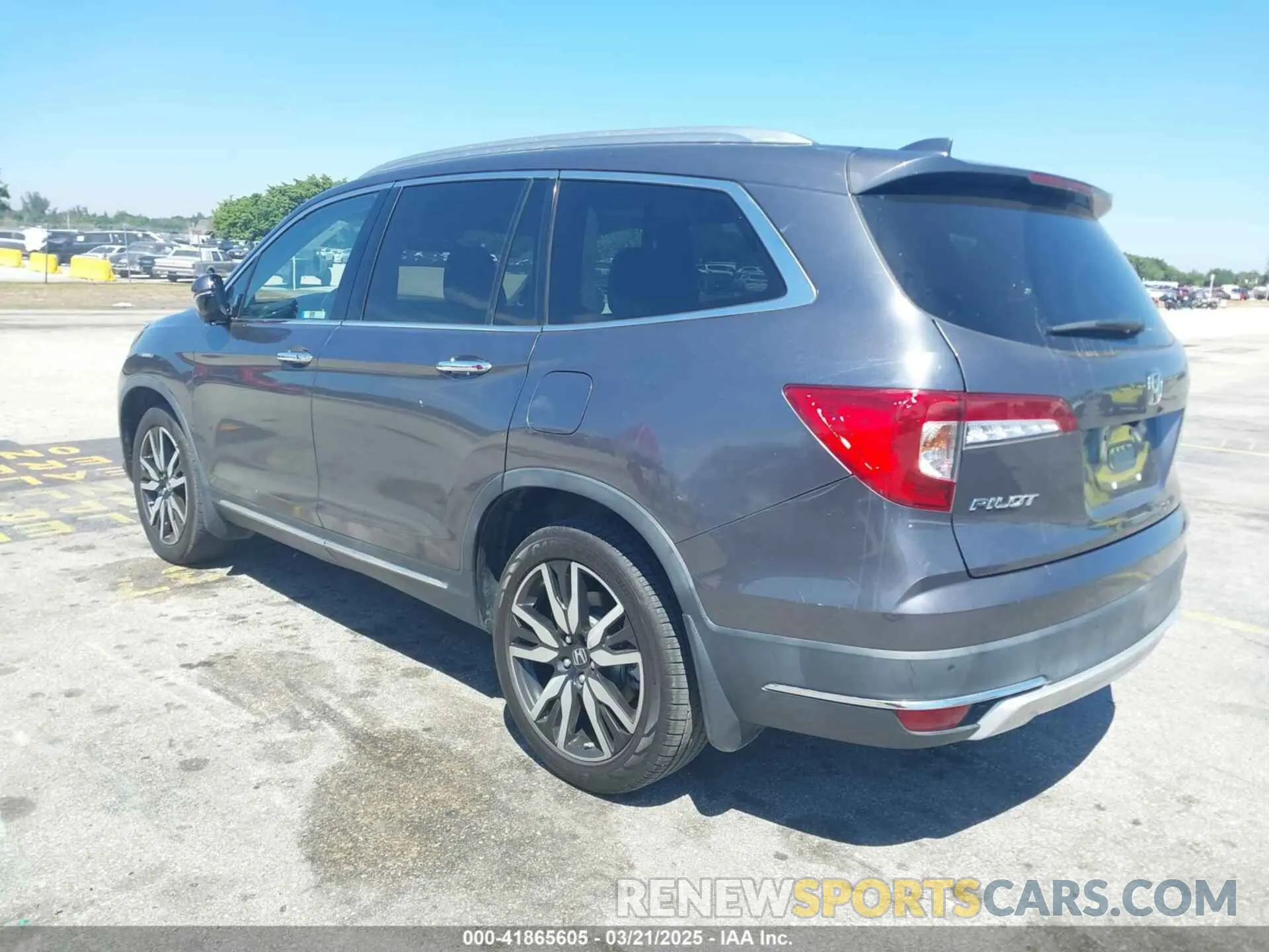 3 Photograph of a damaged car 5FNYF5H90LB000801 HONDA PILOT 2020