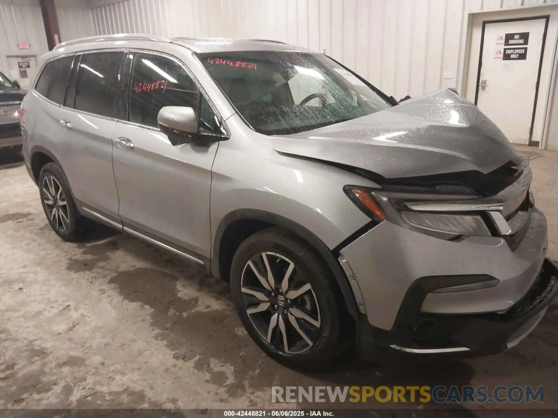 1 Photograph of a damaged car 5FNYF5H95LB025516 HONDA PILOT 2020