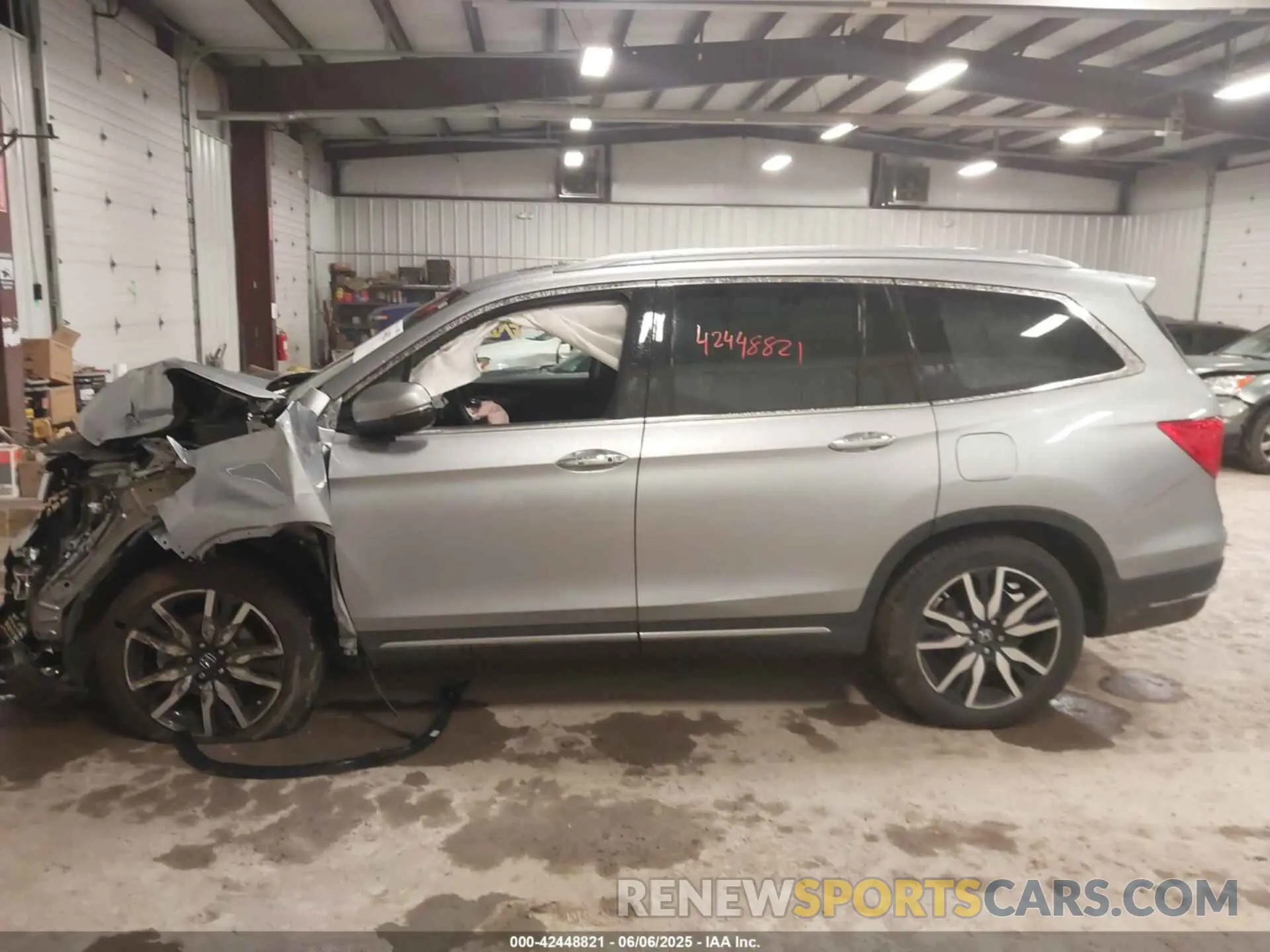 13 Photograph of a damaged car 5FNYF5H95LB025516 HONDA PILOT 2020