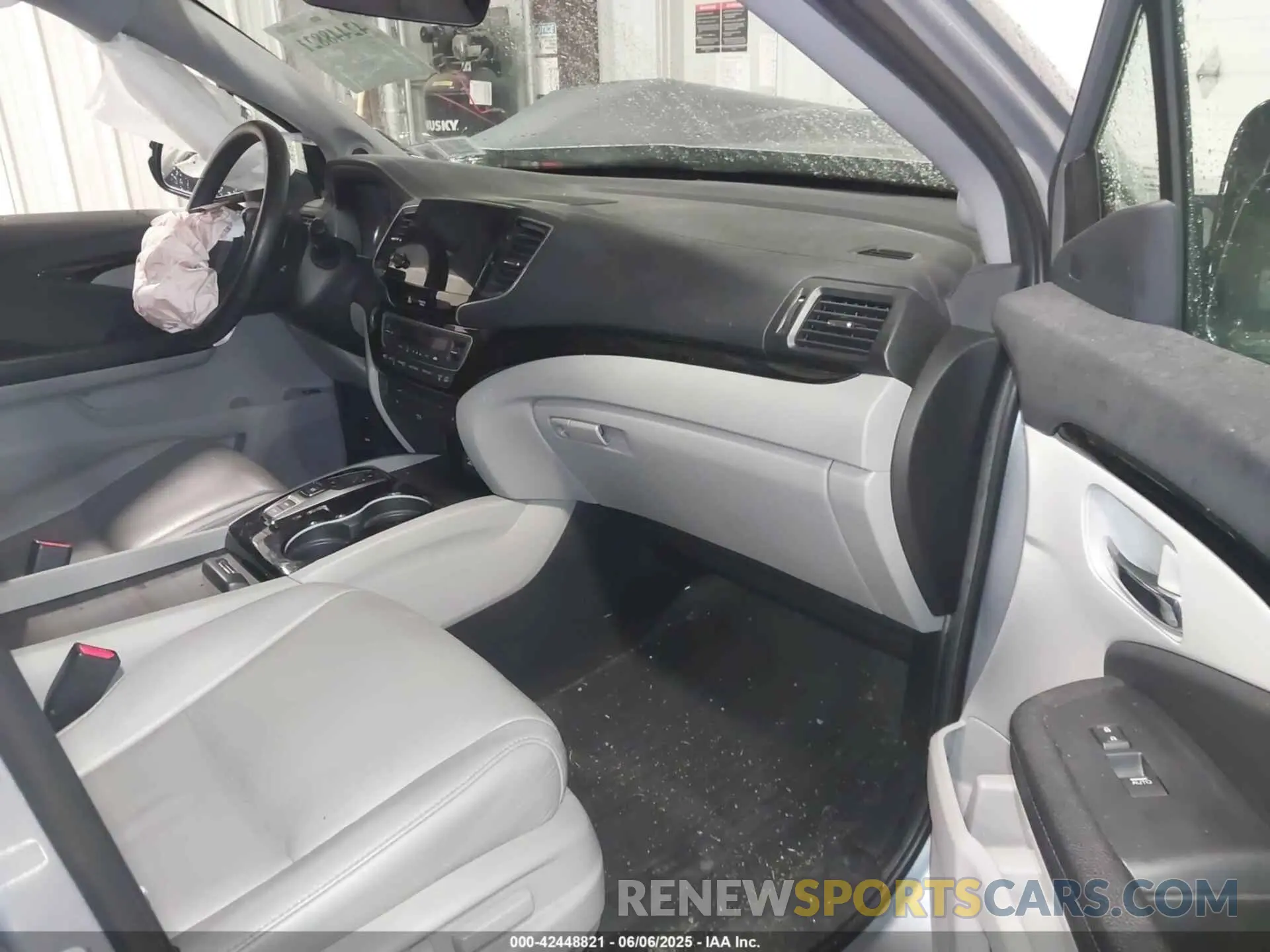 5 Photograph of a damaged car 5FNYF5H95LB025516 HONDA PILOT 2020