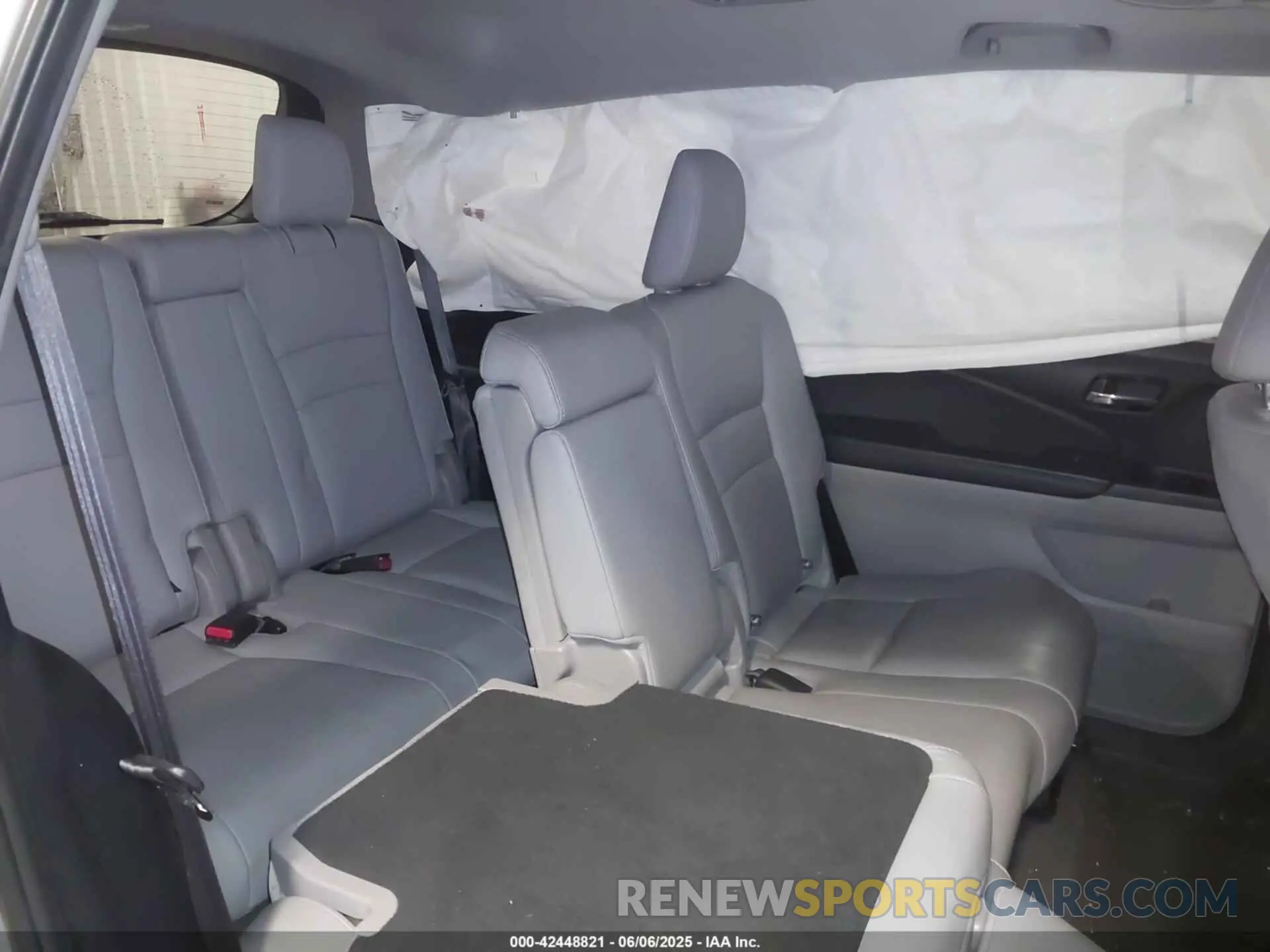 8 Photograph of a damaged car 5FNYF5H95LB025516 HONDA PILOT 2020