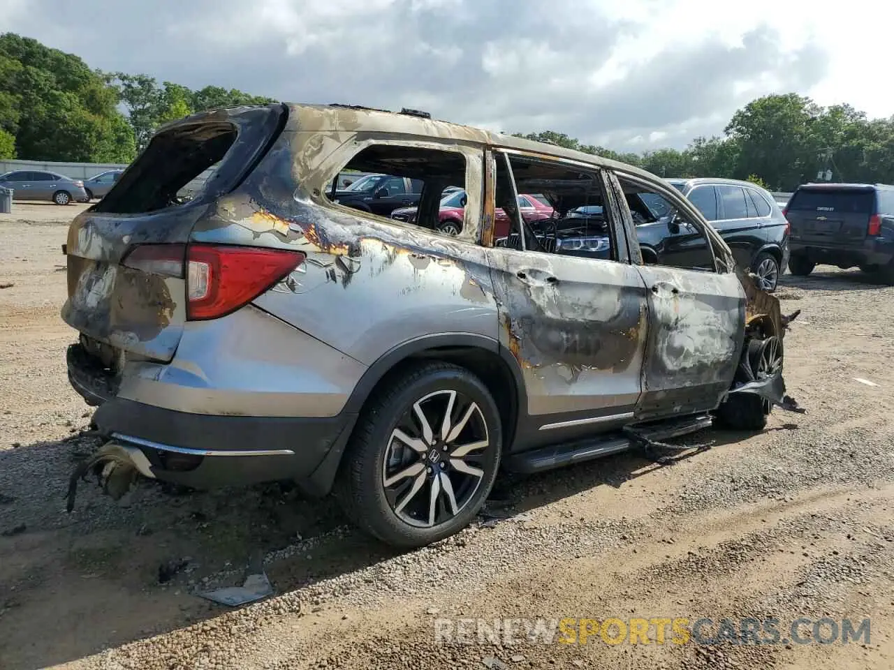 3 Photograph of a damaged car 5FNYF5H98LB003719 HONDA PILOT 2020