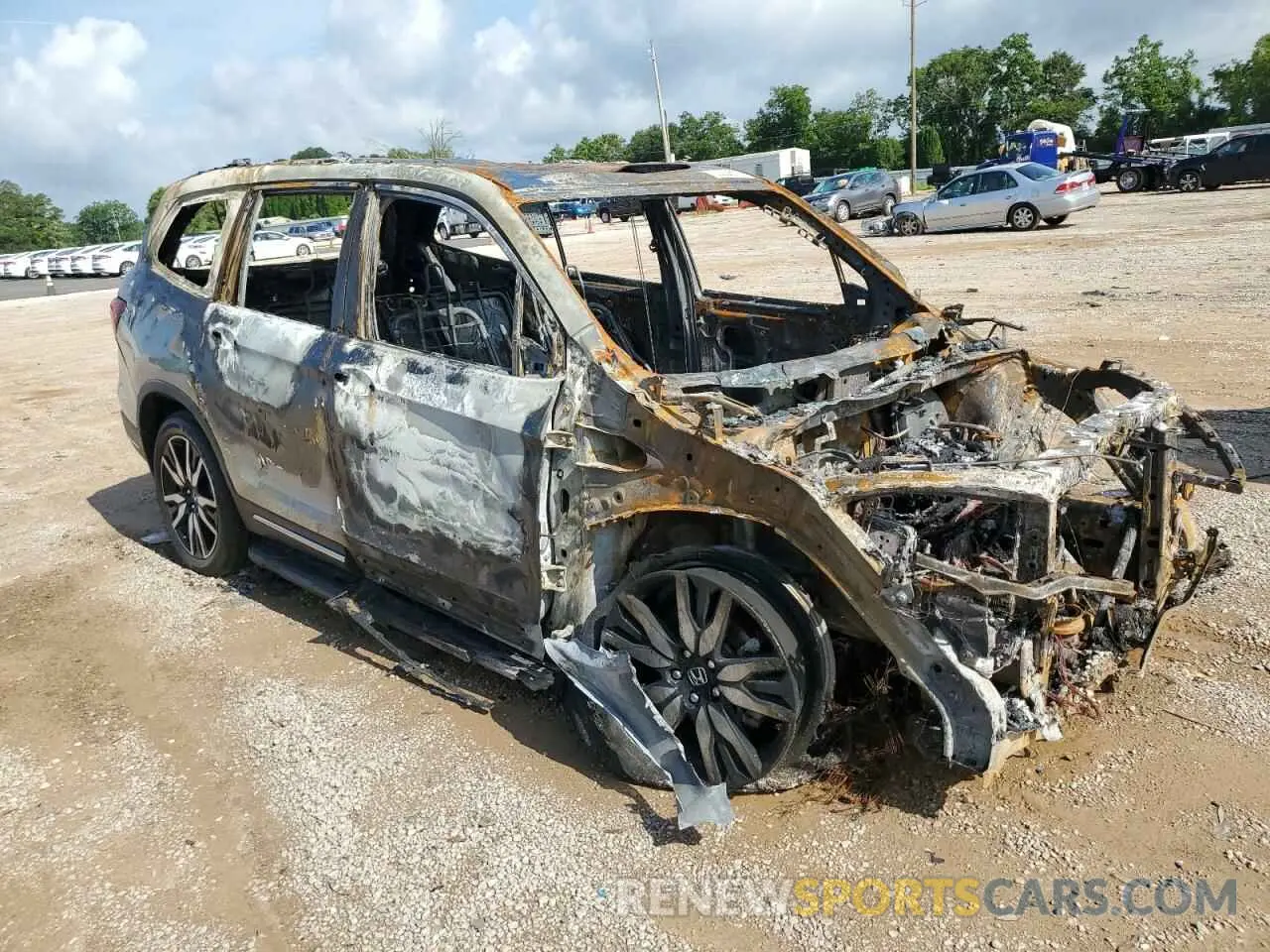4 Photograph of a damaged car 5FNYF5H98LB003719 HONDA PILOT 2020