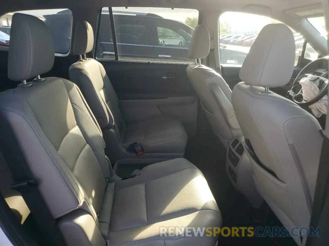 11 Photograph of a damaged car 5FNYF6H01LB047889 HONDA PILOT 2020