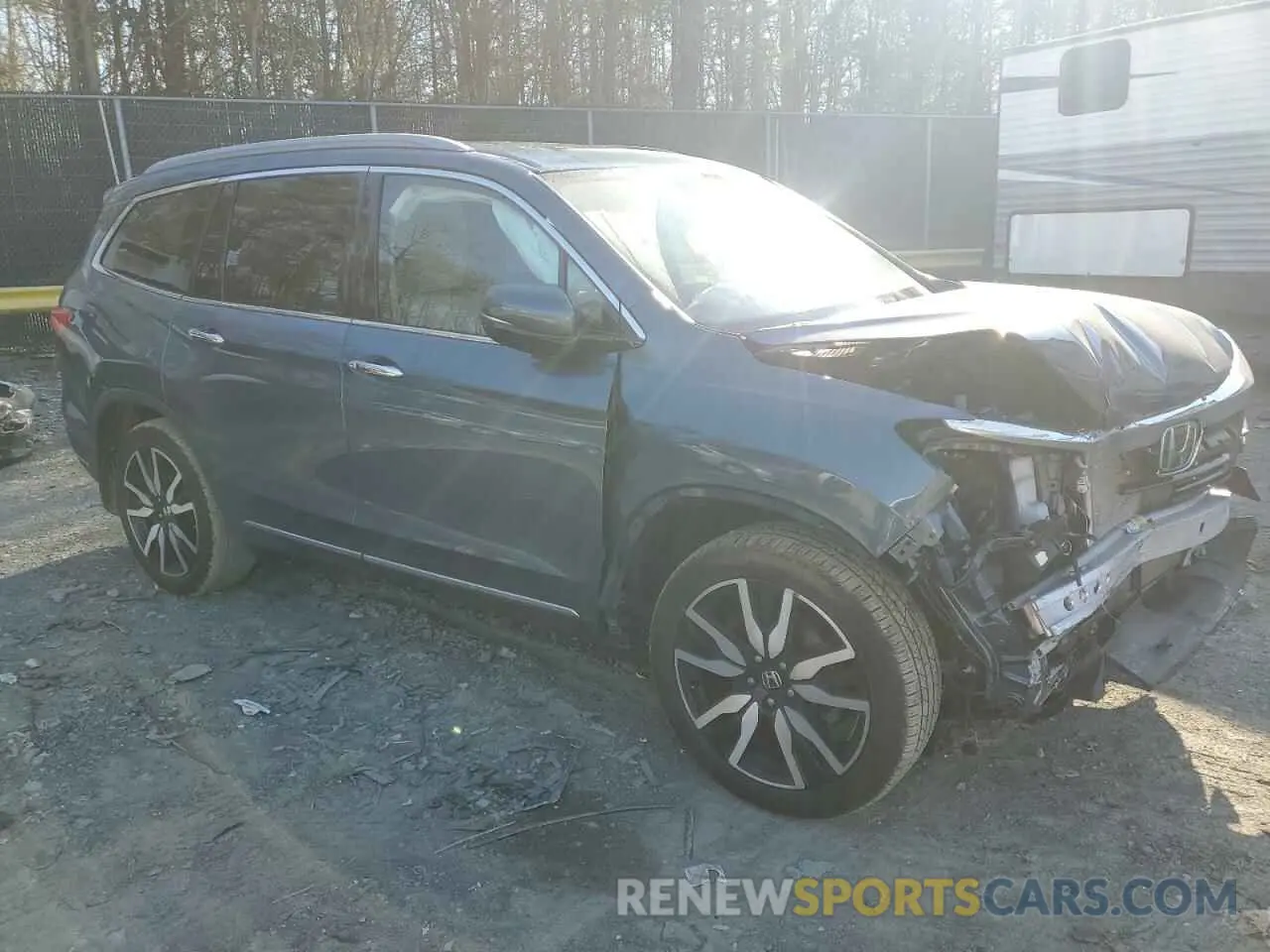4 Photograph of a damaged car 5FNYF6H02LB003268 HONDA PILOT 2020