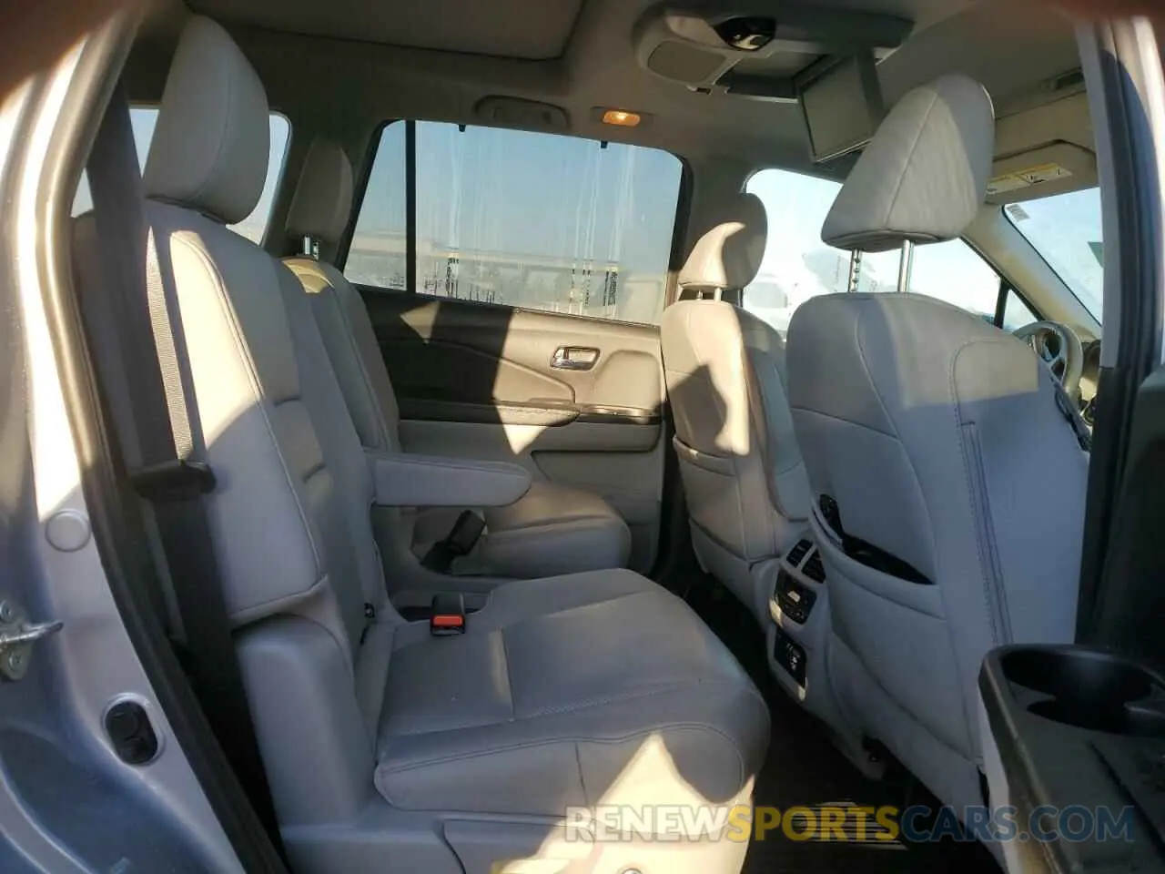 11 Photograph of a damaged car 5FNYF6H02LB036383 HONDA PILOT 2020