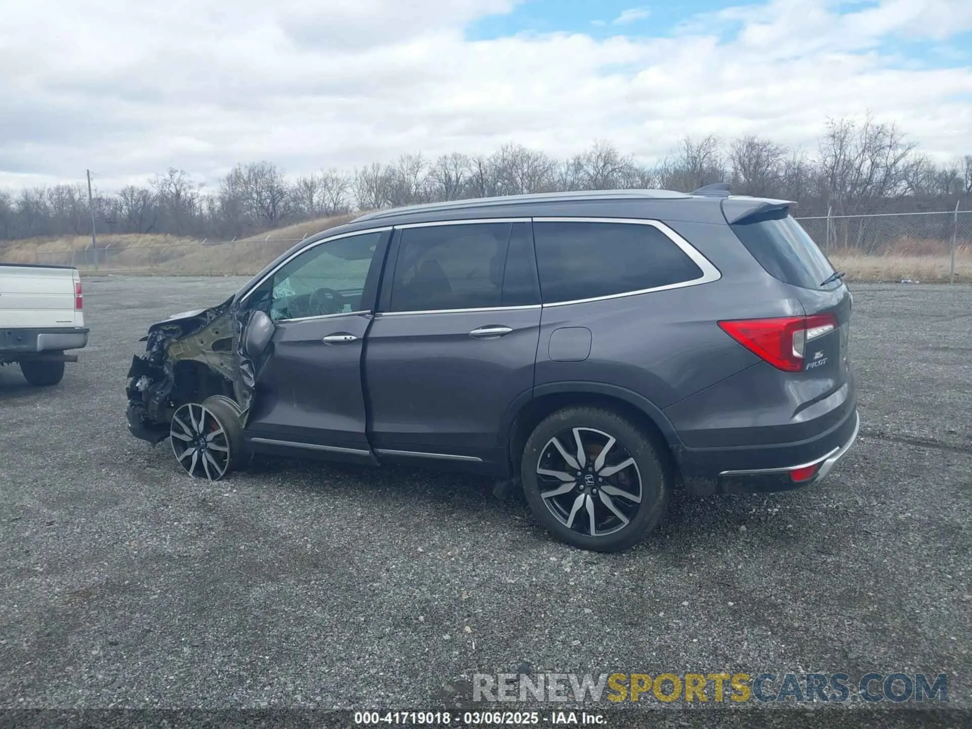 14 Photograph of a damaged car 5FNYF6H05LB025247 HONDA PILOT 2020