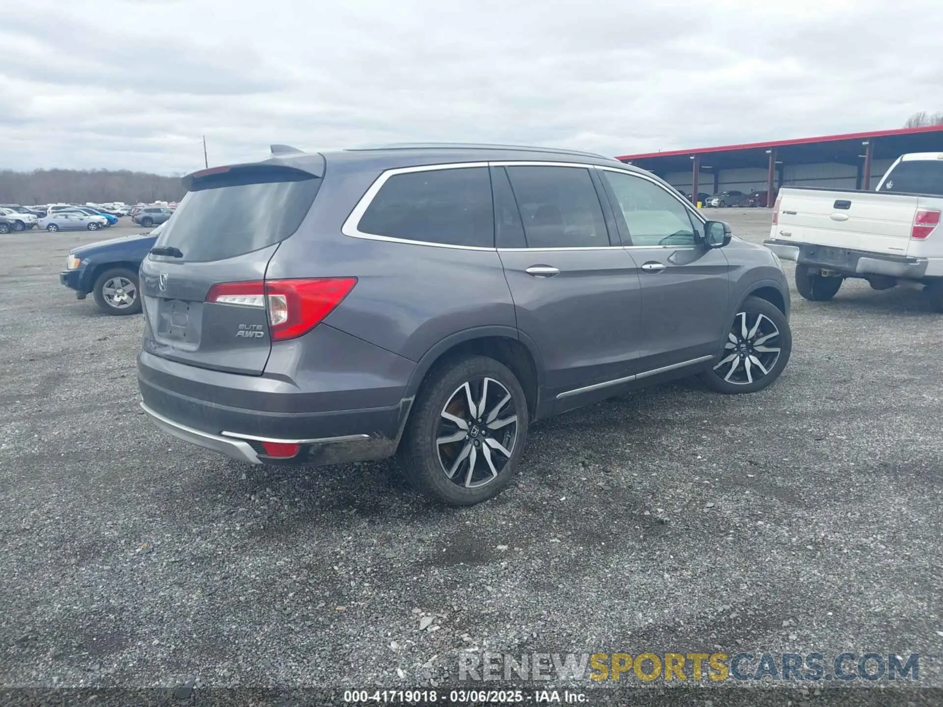 4 Photograph of a damaged car 5FNYF6H05LB025247 HONDA PILOT 2020
