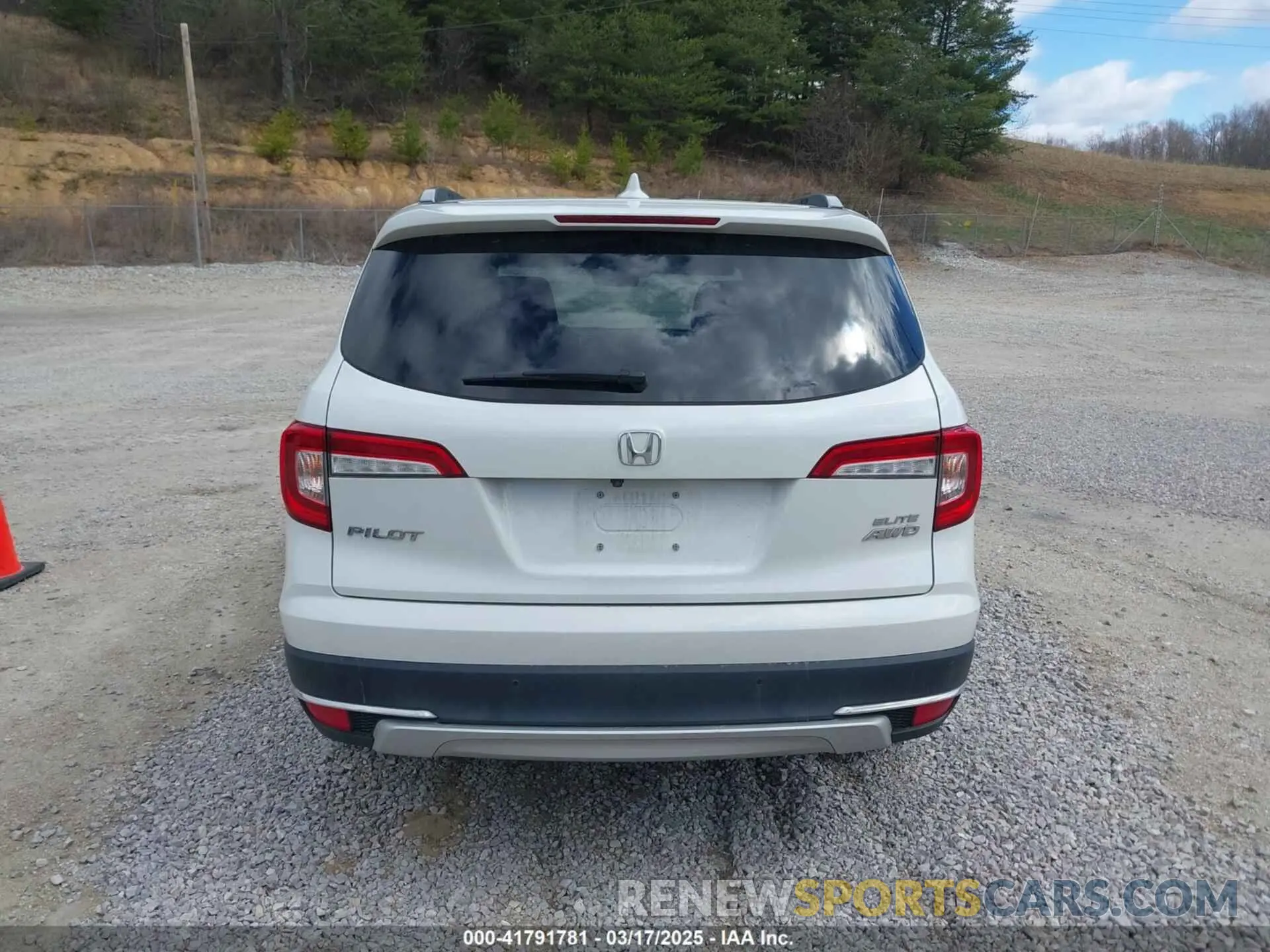 16 Photograph of a damaged car 5FNYF6H09LB026501 HONDA PILOT 2020