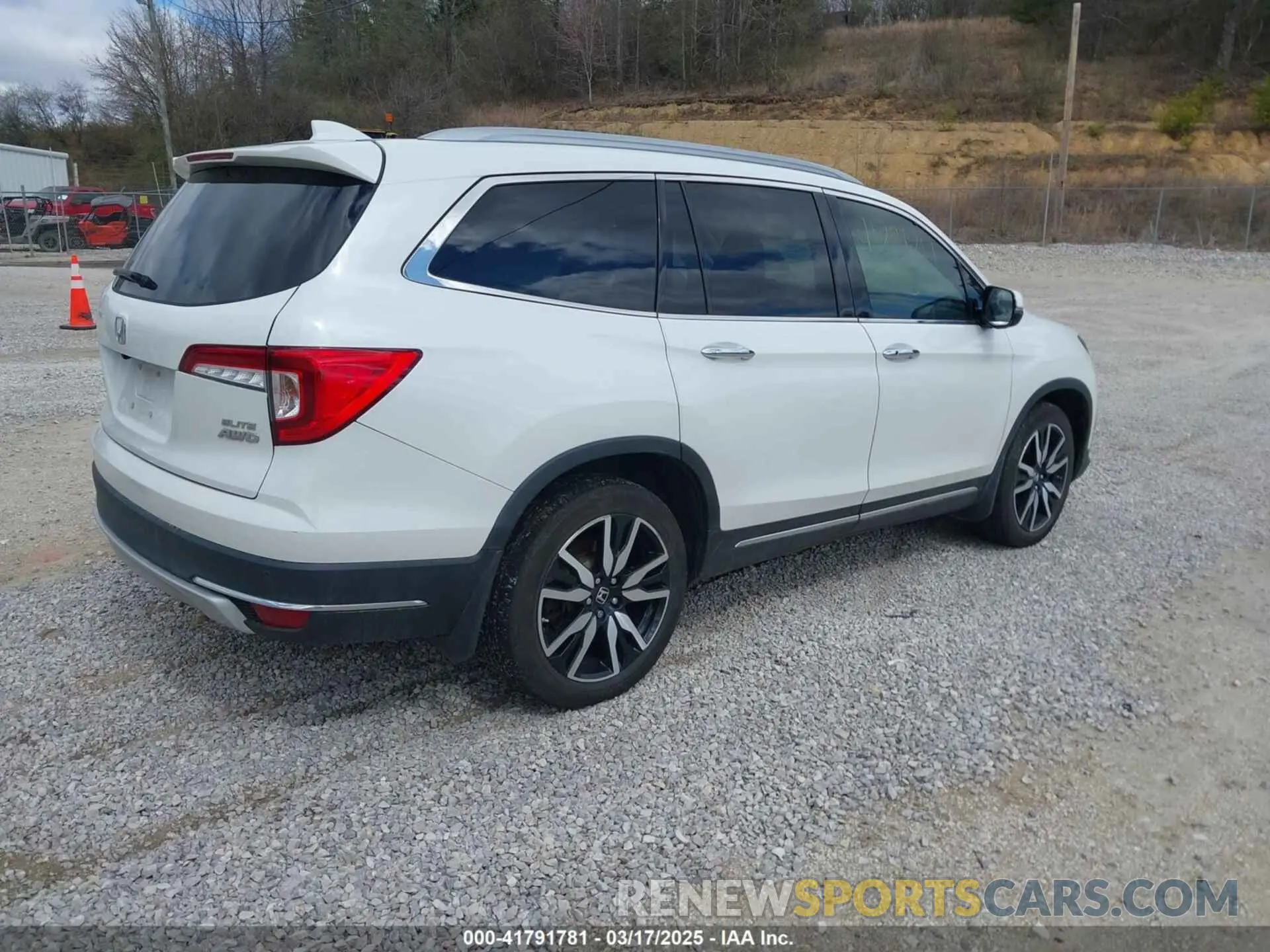 4 Photograph of a damaged car 5FNYF6H09LB026501 HONDA PILOT 2020