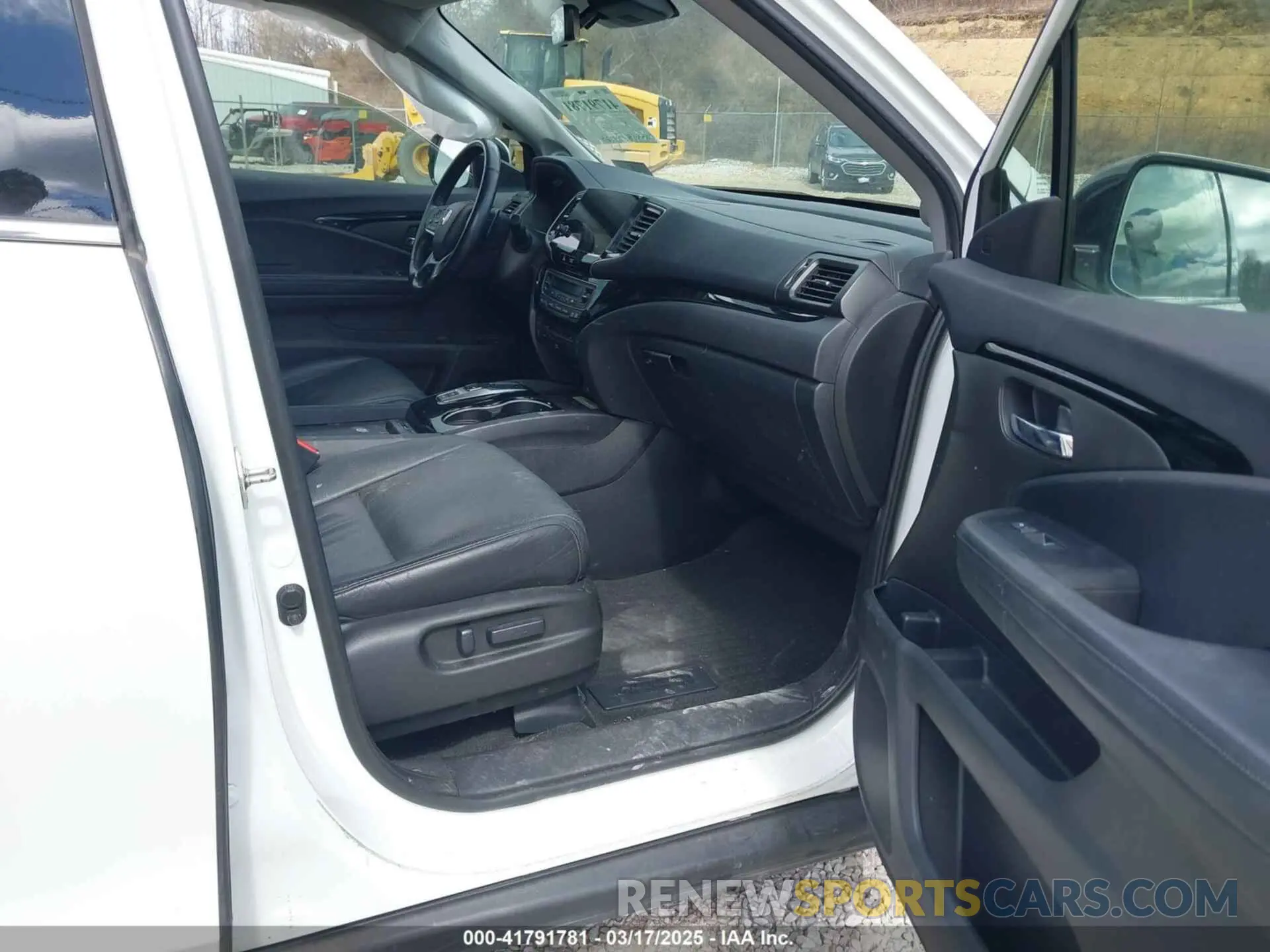 5 Photograph of a damaged car 5FNYF6H09LB026501 HONDA PILOT 2020