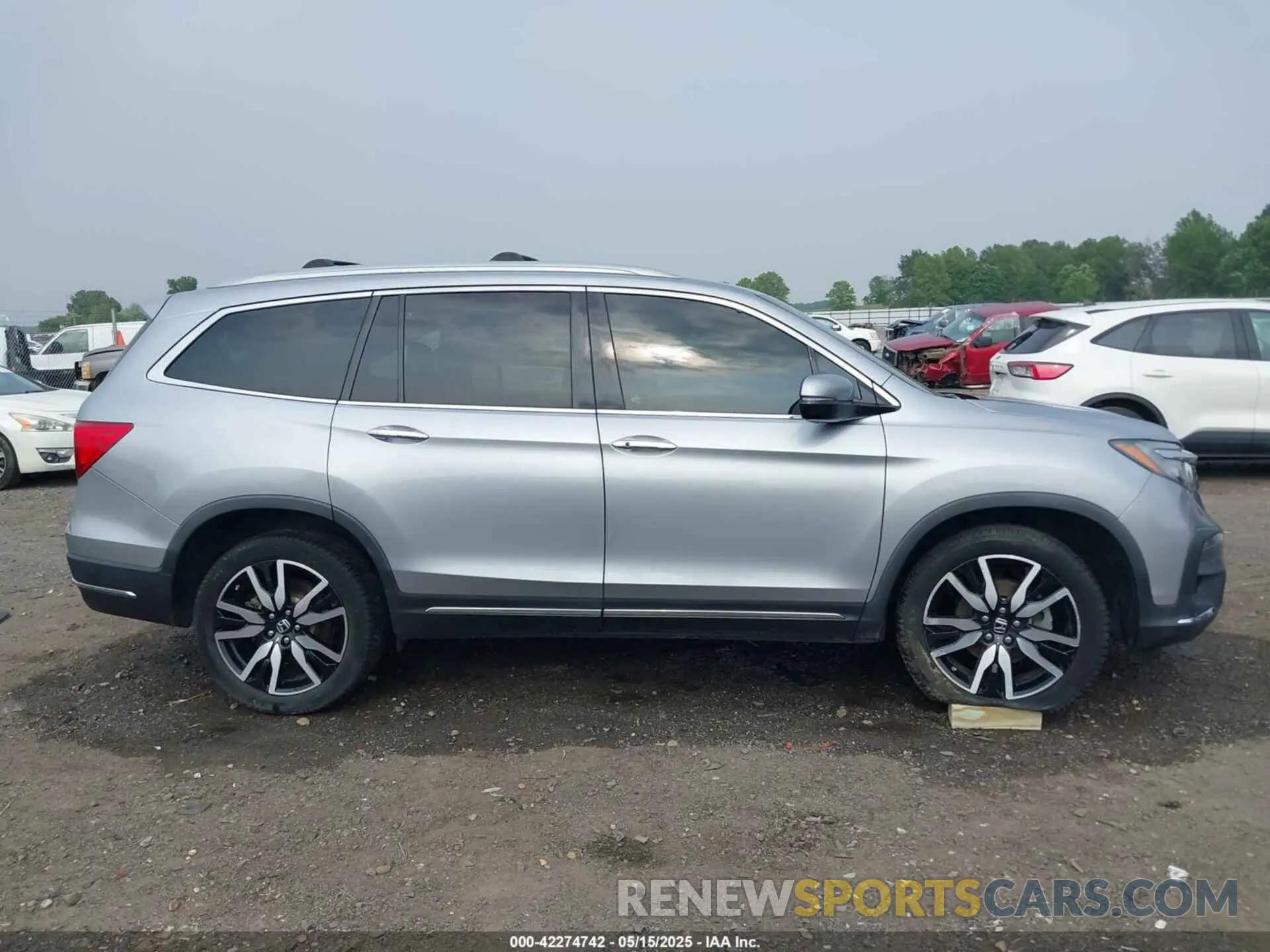 13 Photograph of a damaged car 5FNYF6H0XLB020657 HONDA PILOT 2020