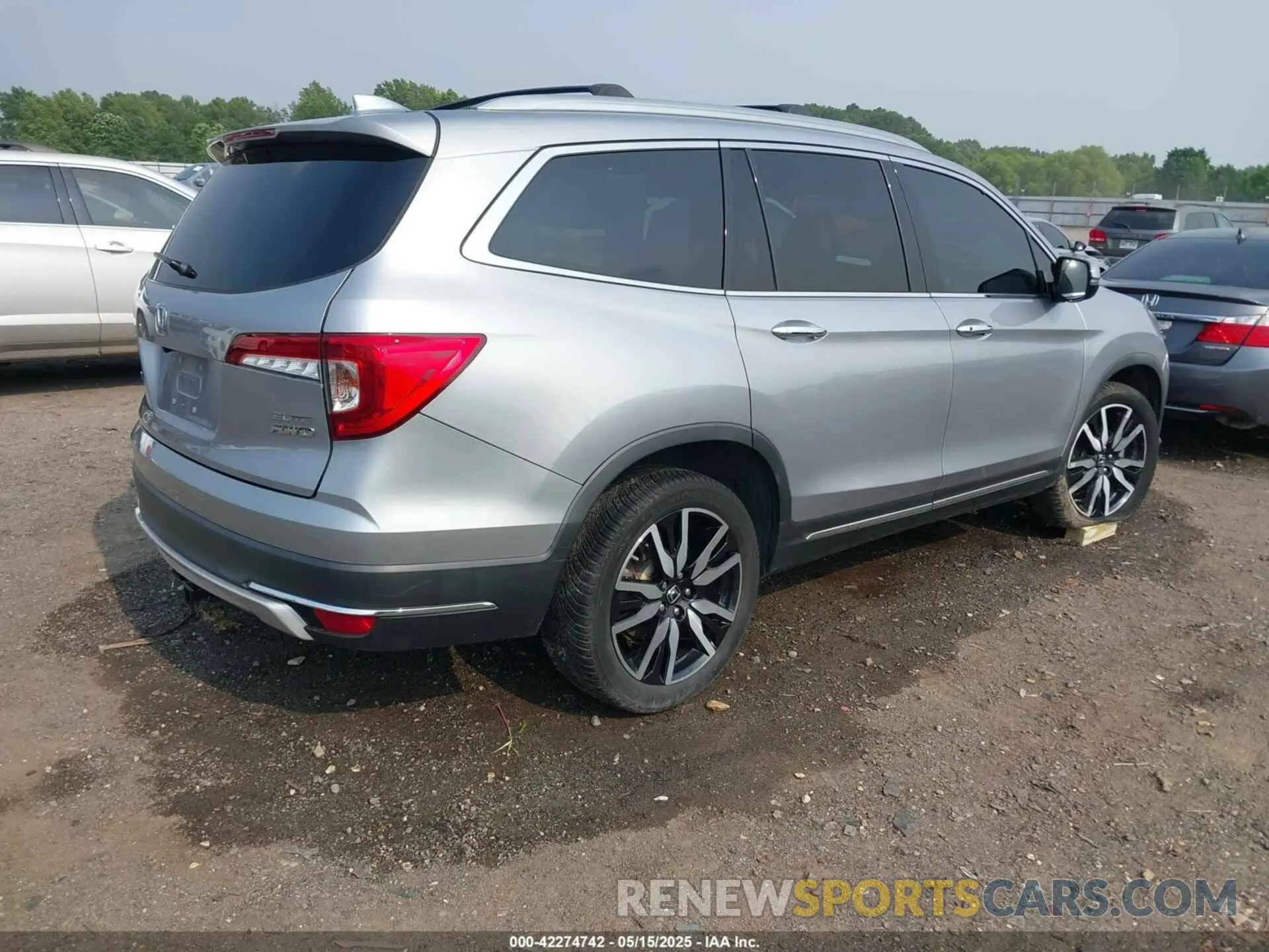 4 Photograph of a damaged car 5FNYF6H0XLB020657 HONDA PILOT 2020