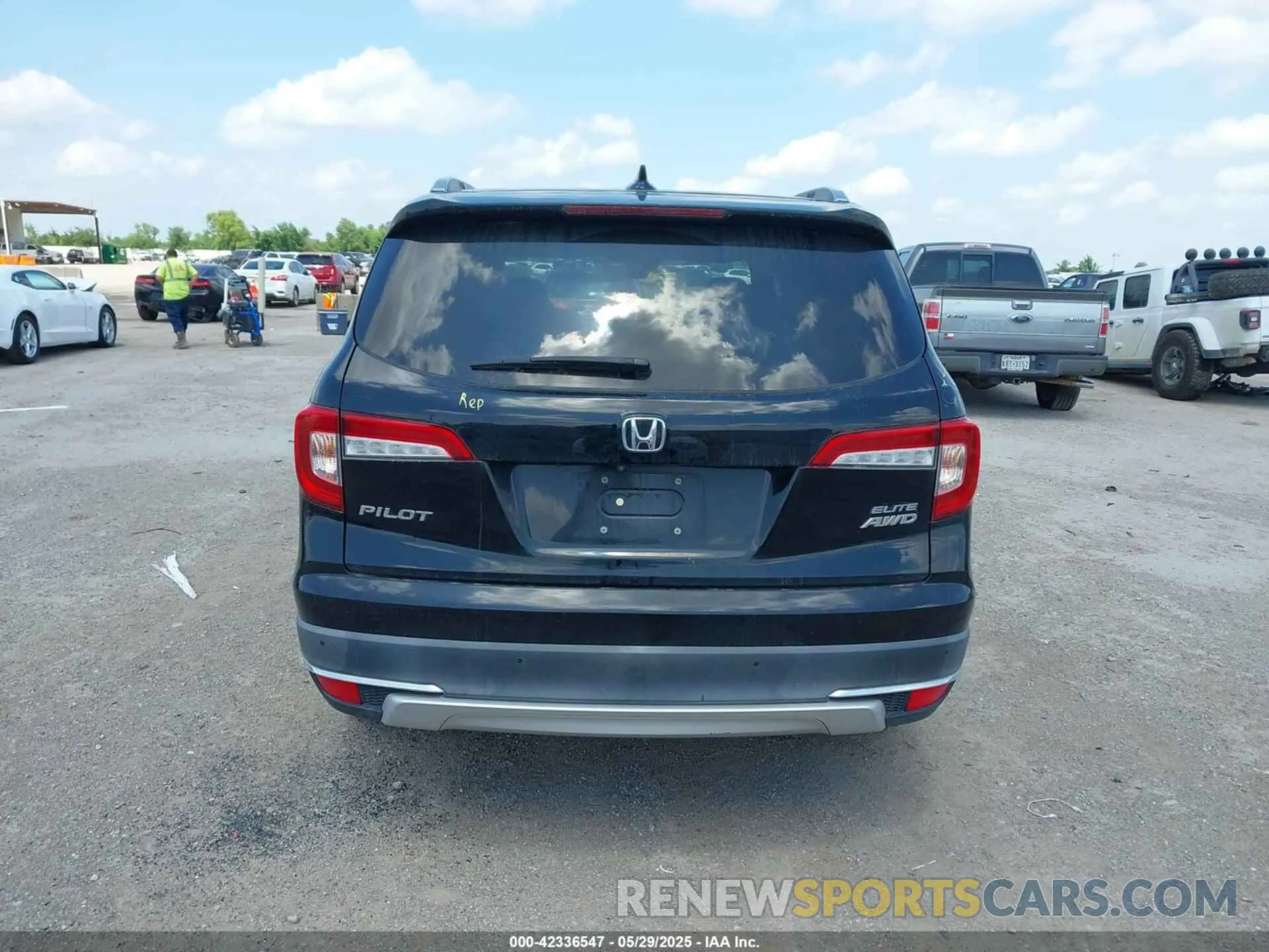 16 Photograph of a damaged car 5FNYF6H0XLB032663 HONDA PILOT 2020