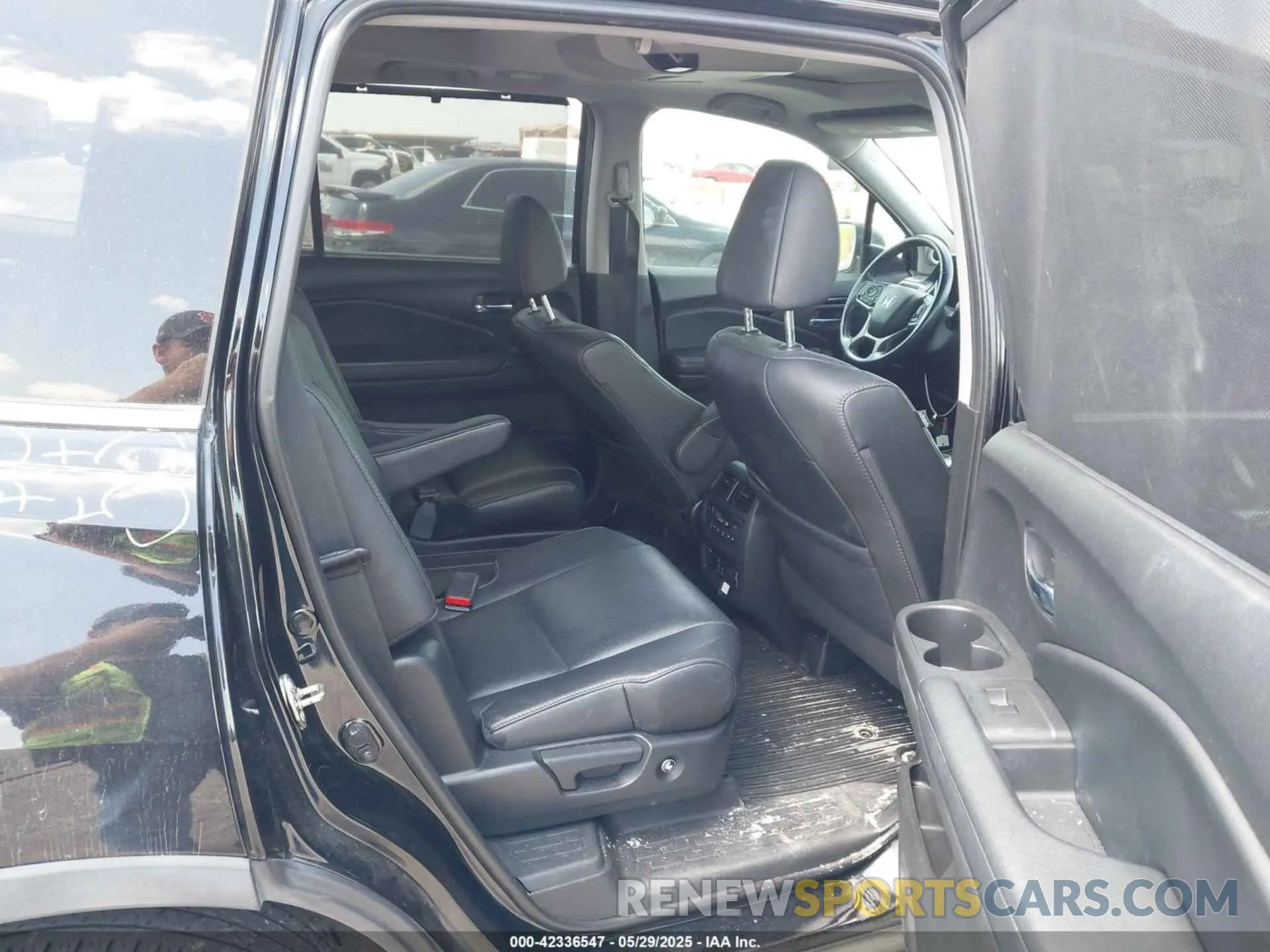 8 Photograph of a damaged car 5FNYF6H0XLB032663 HONDA PILOT 2020
