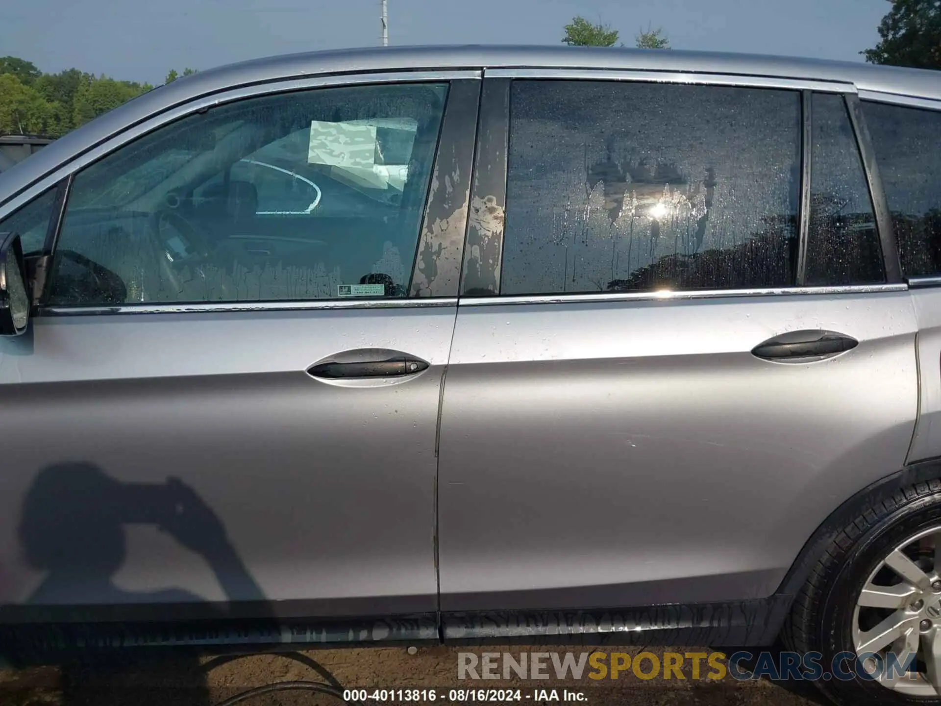 14 Photograph of a damaged car 5FNYF6H18LB028586 HONDA PILOT 2020