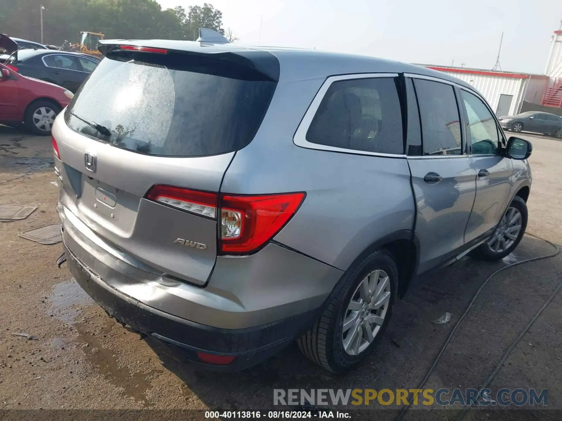 4 Photograph of a damaged car 5FNYF6H18LB028586 HONDA PILOT 2020