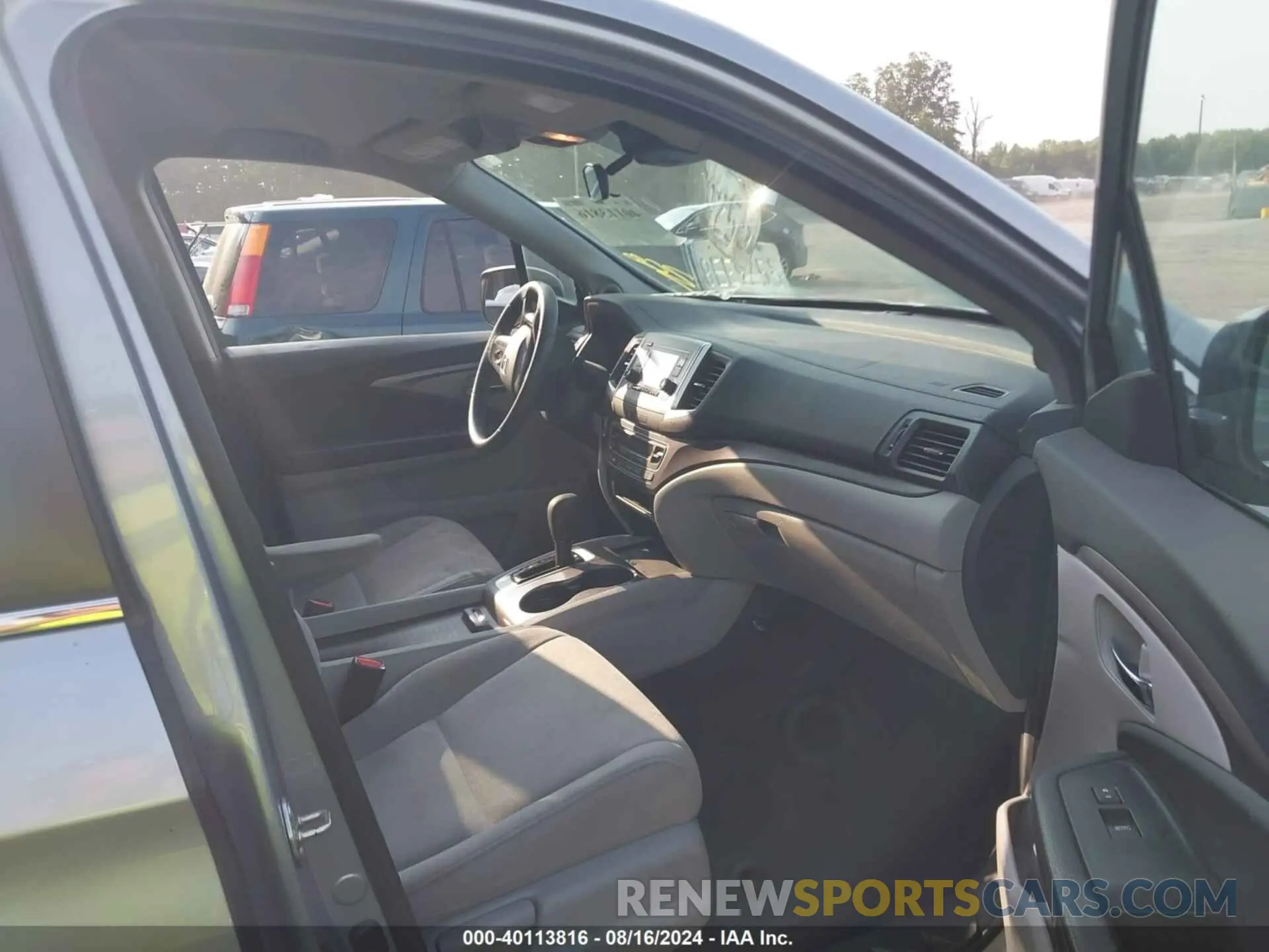5 Photograph of a damaged car 5FNYF6H18LB028586 HONDA PILOT 2020